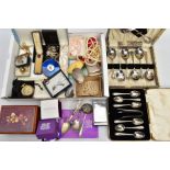 A SELECTION OF ITEMS, to include various items of silver and white metal jewellery, approximate
