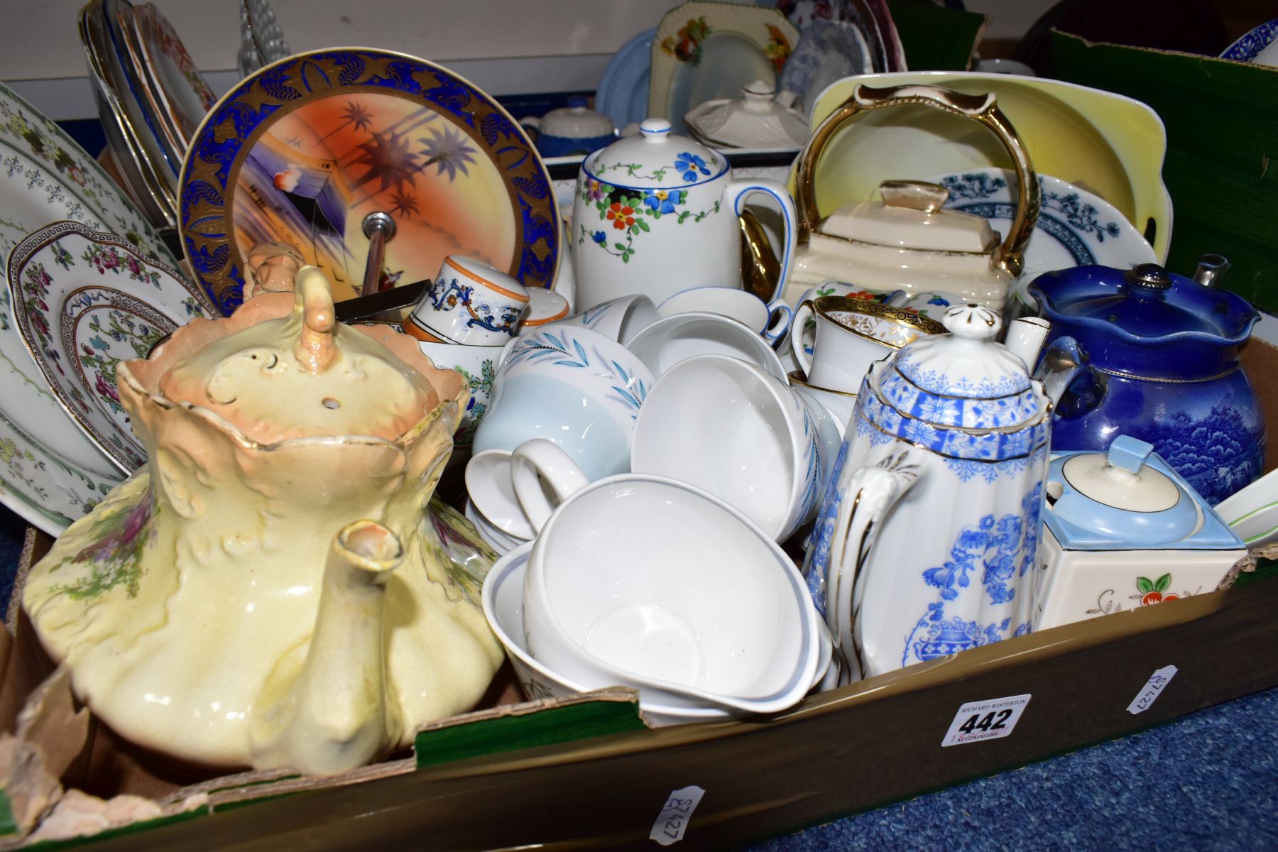 FOUR BOXES OF CERAMIC TEA AND DINNERWARES, to include a Royal Worcester Hyde Park sauceboat and - Image 12 of 12