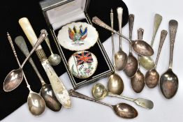 A SELECTION OF SILVER AND WHITE METAL TEASPOONS WITH TWO CERAMIC EMBLEMS, to include a set of five