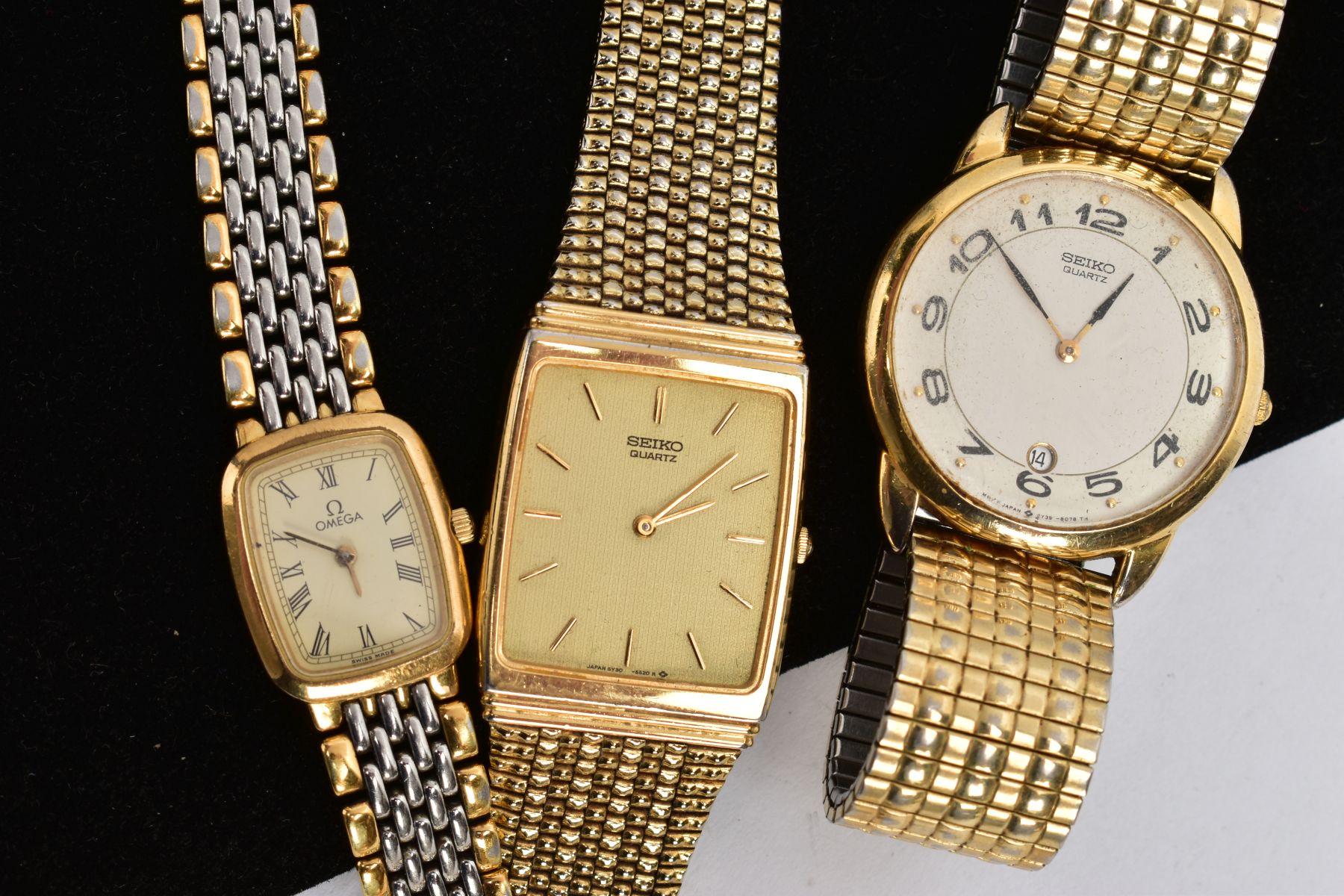 A LADIES 'OMEGA' WRISTWATCH AND TWO GENTS 'SEIKO' WRISTWATCHES, the ladies watch with a rounded - Image 2 of 4
