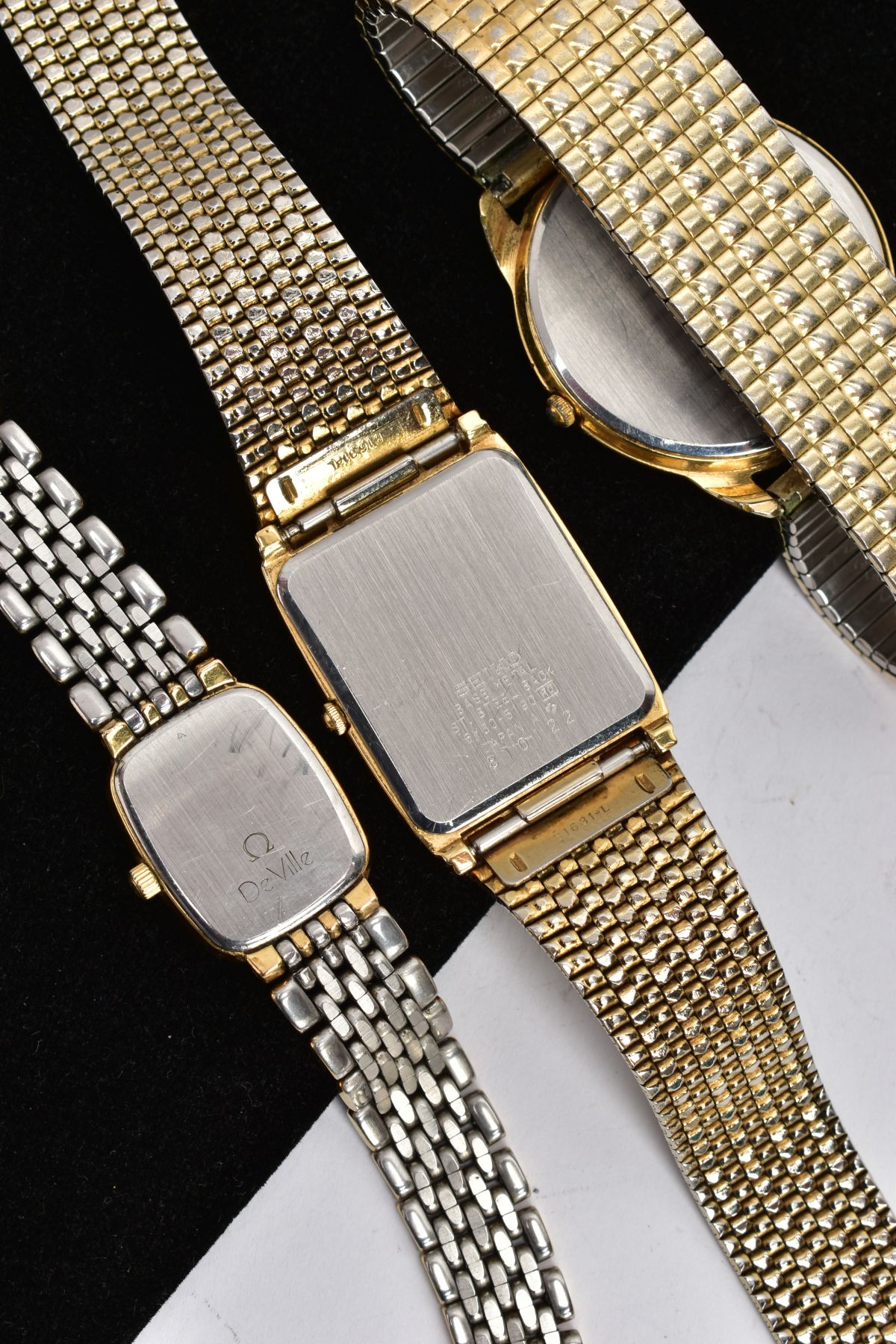 A LADIES 'OMEGA' WRISTWATCH AND TWO GENTS 'SEIKO' WRISTWATCHES, the ladies watch with a rounded - Image 3 of 4