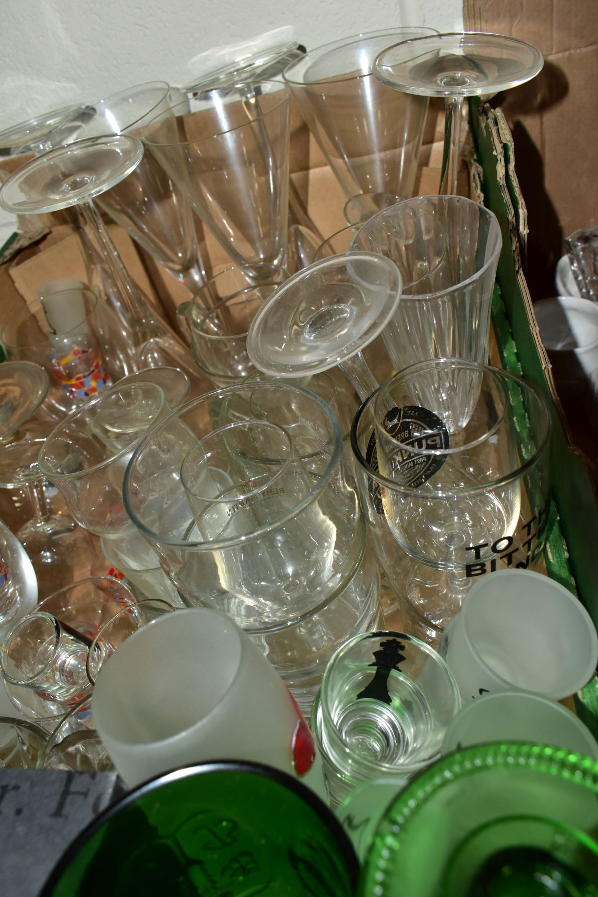 FOUR BOXES AND LOOSE GLASS AND CERAMIC WARES, to include vintage gilt banded drinking glasses, - Image 12 of 13