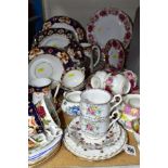 A GROUP OF ROYAL ALBERT TEA AND DINNERWARE, ASSORTED PATTERNS AND ODDMENTS, etc including 'Old