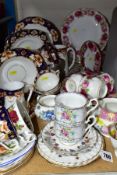 A GROUP OF ROYAL ALBERT TEA AND DINNERWARE, ASSORTED PATTERNS AND ODDMENTS, etc including 'Old