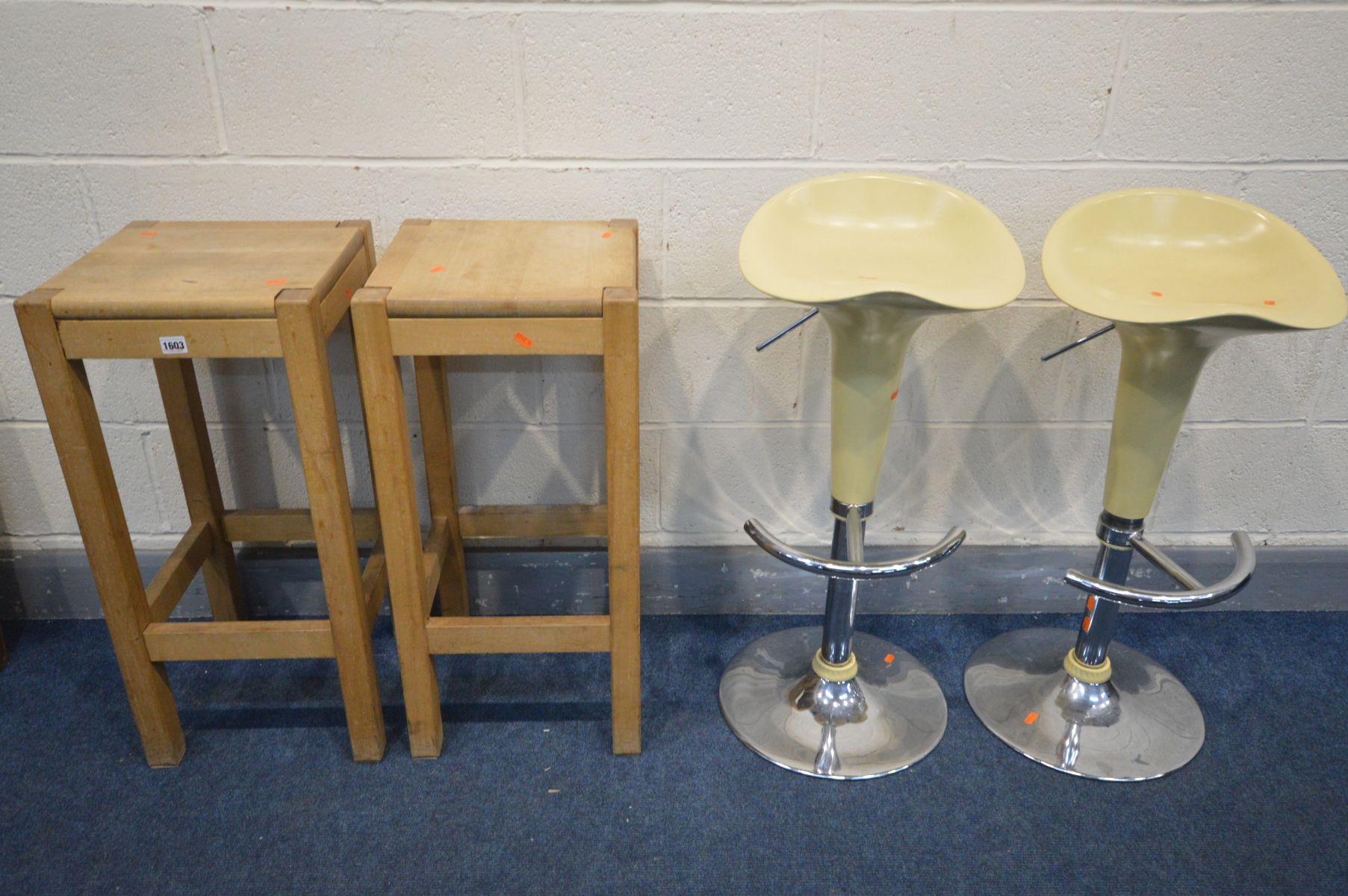 A PAIR OF BEECH BAR STOOLS, and two cream bar stools (4)