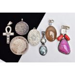 A BAG OF ASSORTED PENDANTS AND A COMMEMORATIVE COIN, to include a large white metal pendant set with