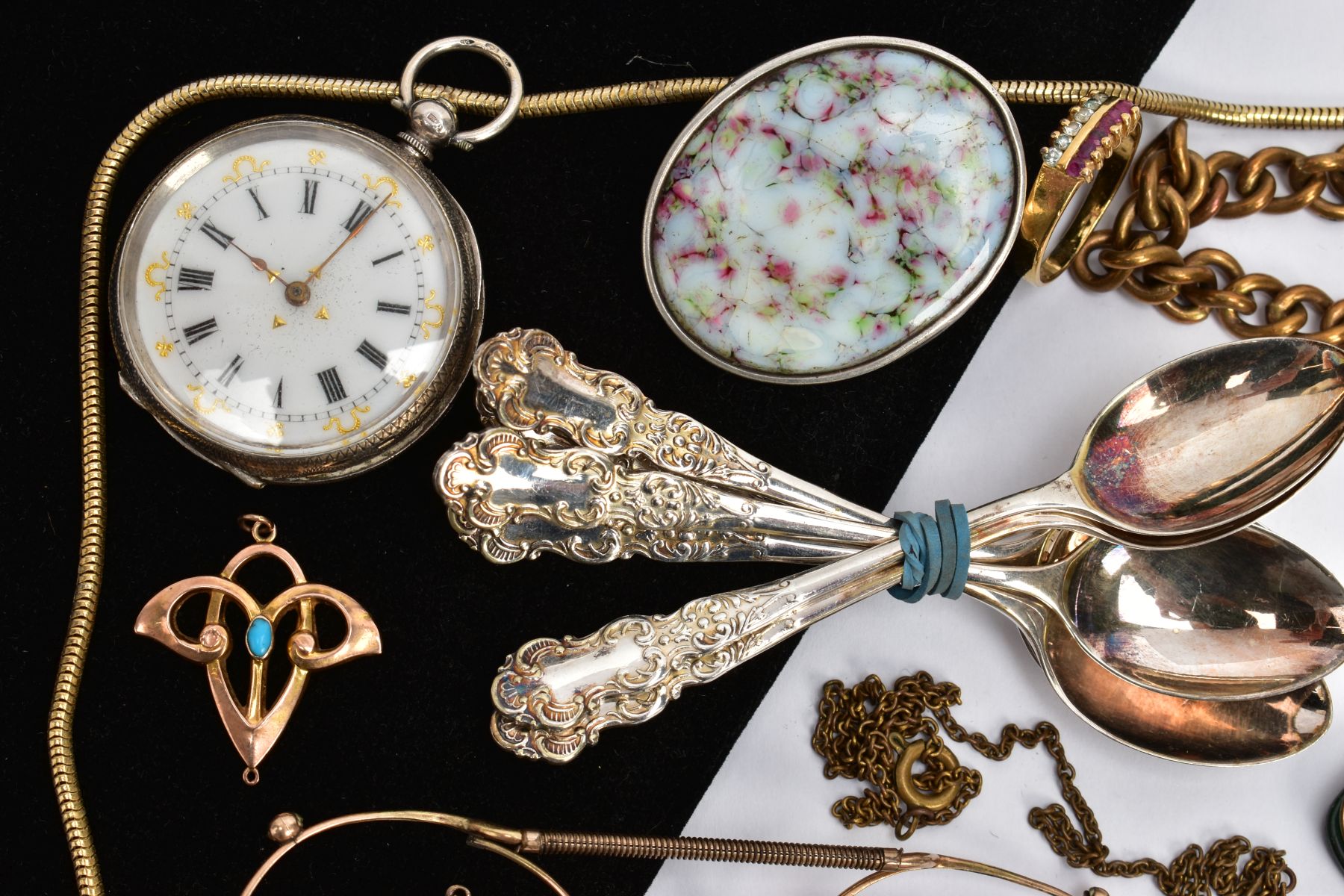 A SELECTION OF ITEMS, to include a ladies open face pocket watch, round white dial with gold - Image 2 of 5