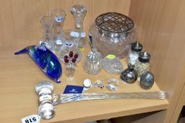 A GROUP OF EIGHTEEN PIECES OF GLASS AND METALWARE INCLUDING SWAROVSKI CRYSTAL, to include a clear