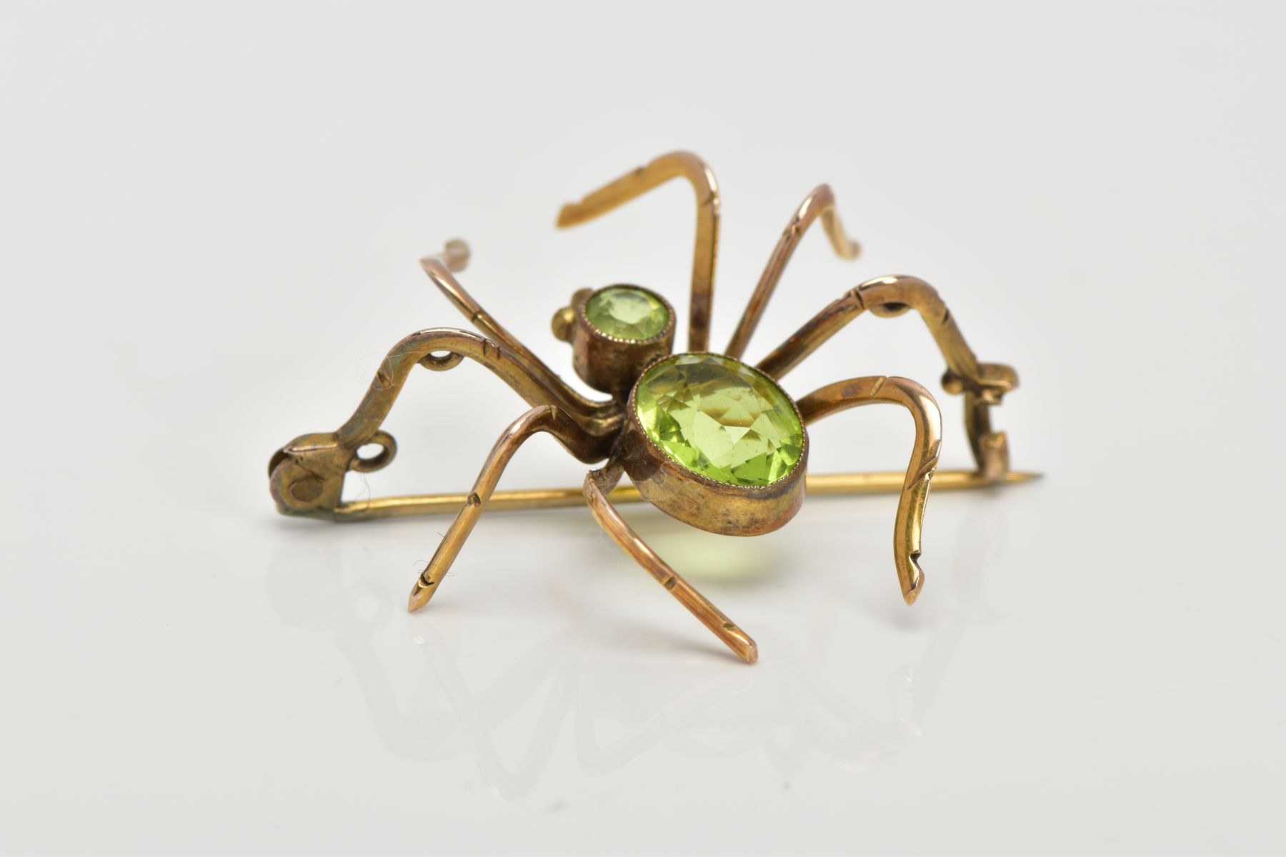 A YELLOW METAL SPIDER BROOCH, set with an oval and a circular cut peridot to the body and head, each - Image 2 of 4