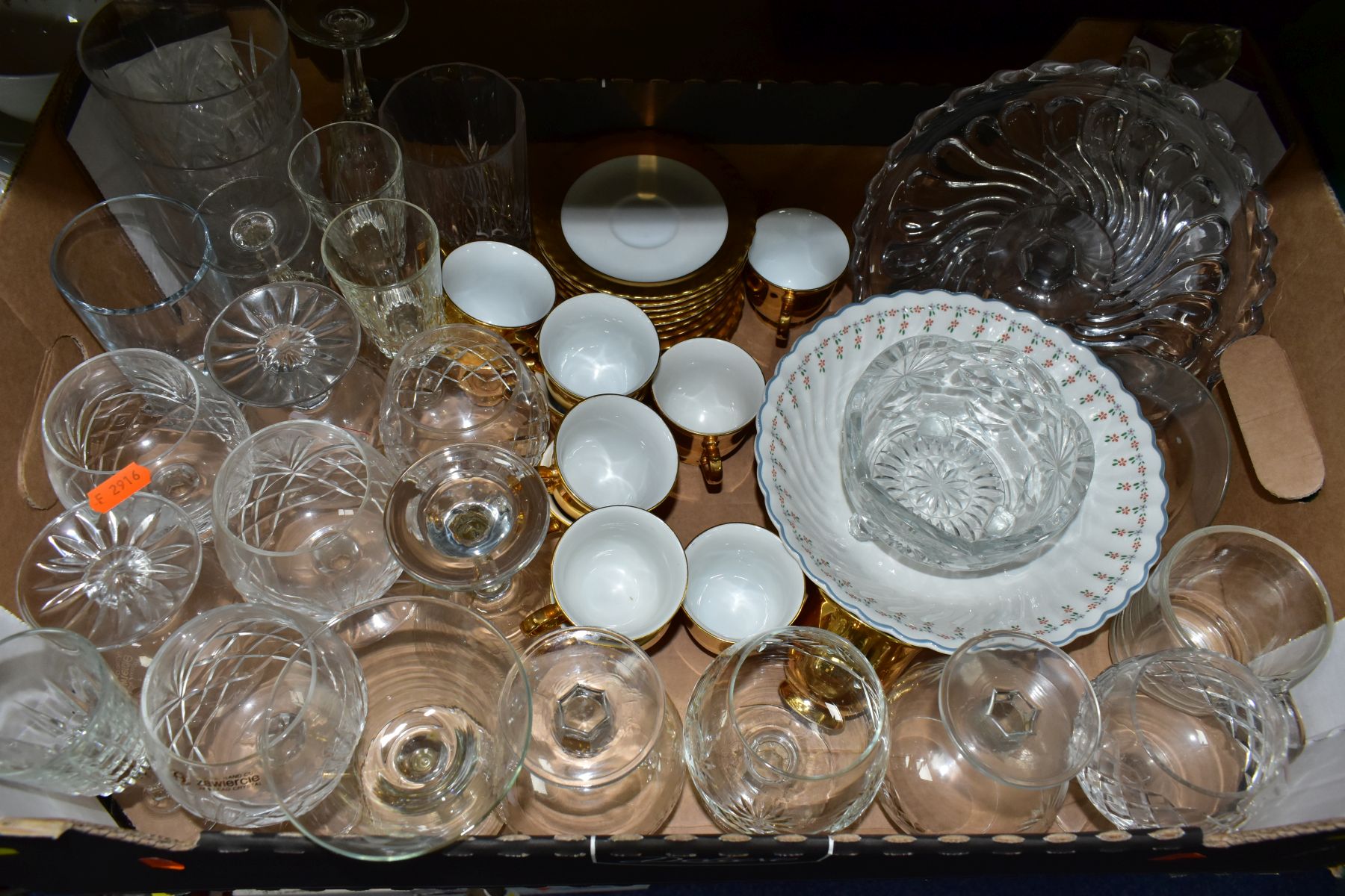 FOUR BOXES AND LOOSE GLASS AND CERAMIC WARES, to include vintage gilt banded drinking glasses, - Image 2 of 13