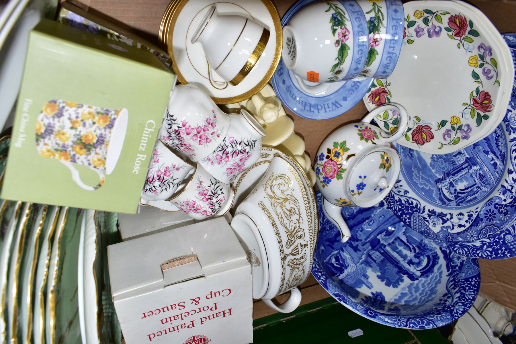 FOUR BOXES OF CERAMIC TEA AND DINNERWARES, to include a Royal Worcester Hyde Park sauceboat and - Image 11 of 12