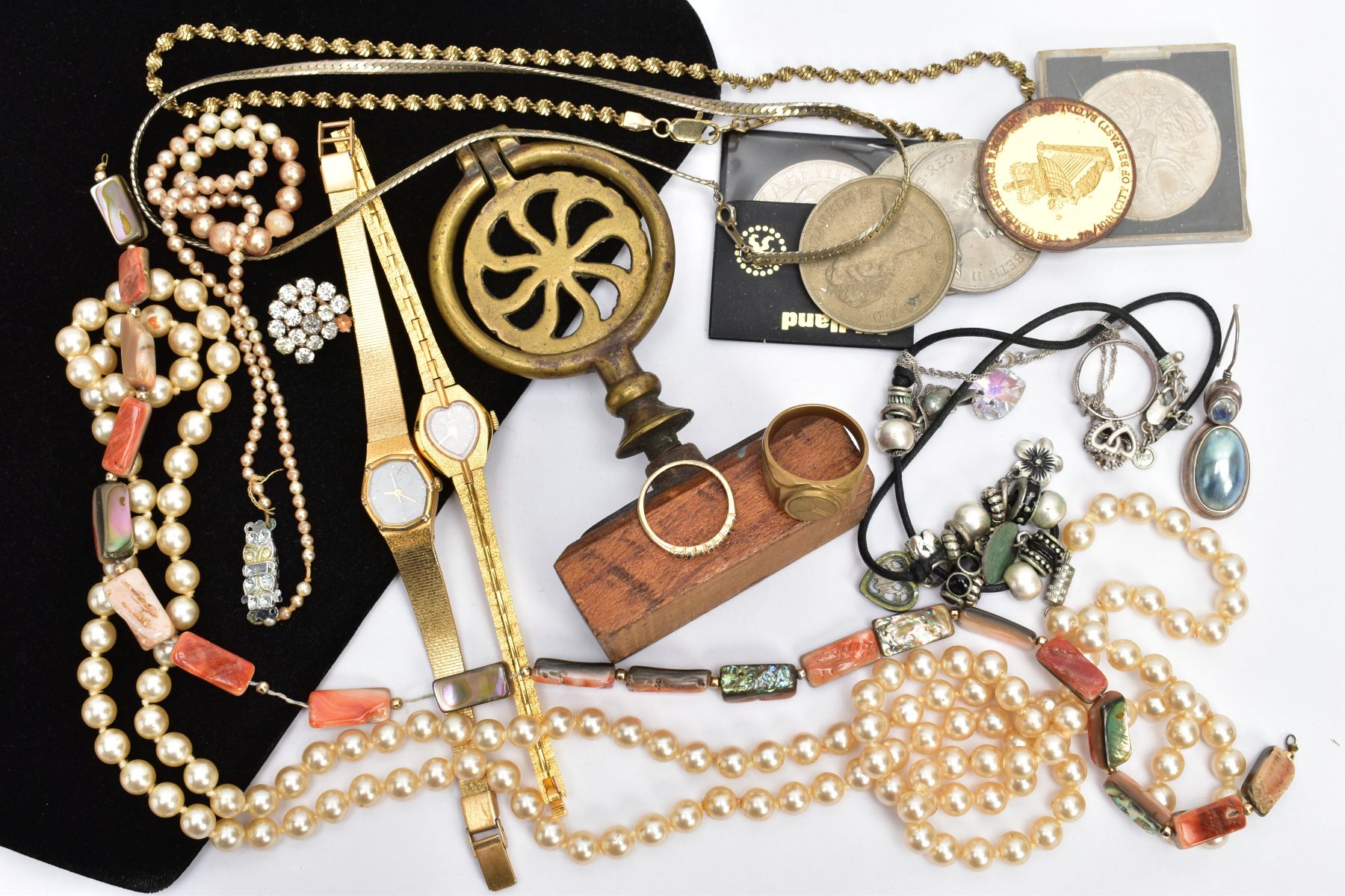 A BAG OF ASSORTED ITEMS, to include a brass ornament fitted to a wooden plinth, imitation pearl