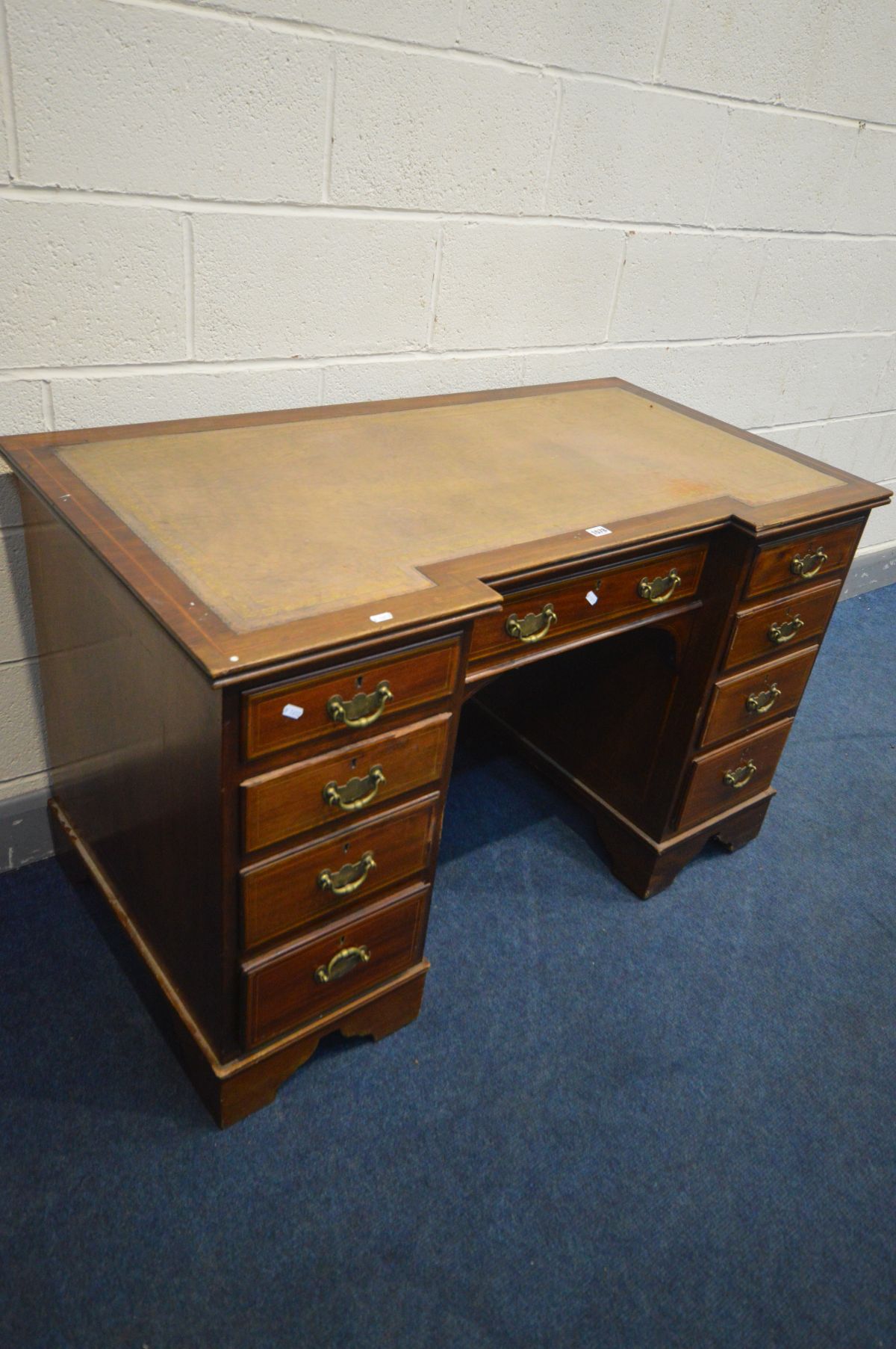 AN EDWARDIAN MAHOGANY AND BOX STRUNG INLAID INVERTED BREAKFRONT KNEEHOLE DESK, with a brown - Image 2 of 4