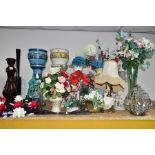 A GROUP OF CONTEMPORARY/LATE 20TH CENTURY TABLE LAMPS, JARDINIERES AND VASES WITH ARTIFICIAL