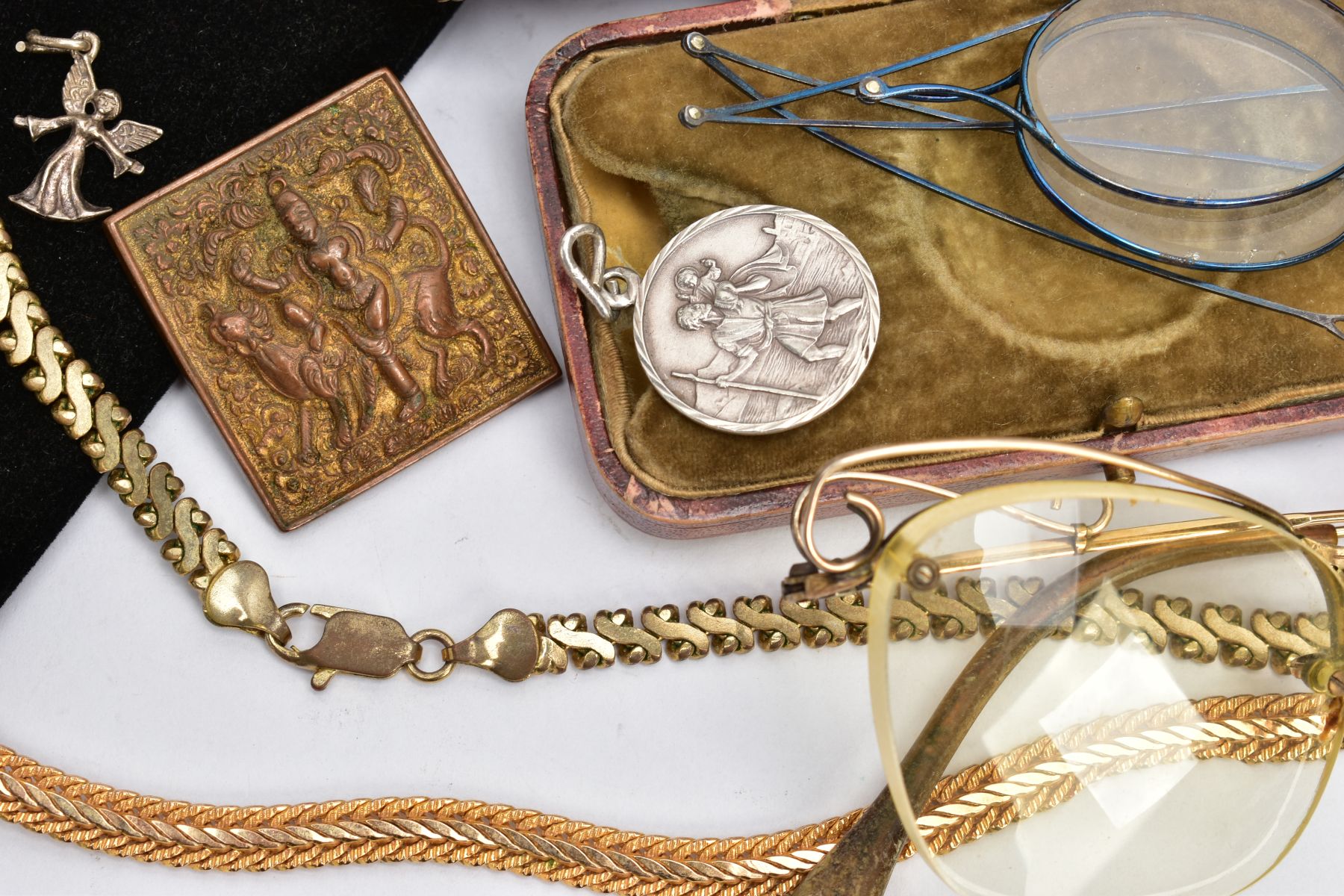 A BAG OF ASSORTED ITEMS, to include a cased pair of folding glasses, a pair of yellow metal framed - Image 3 of 6