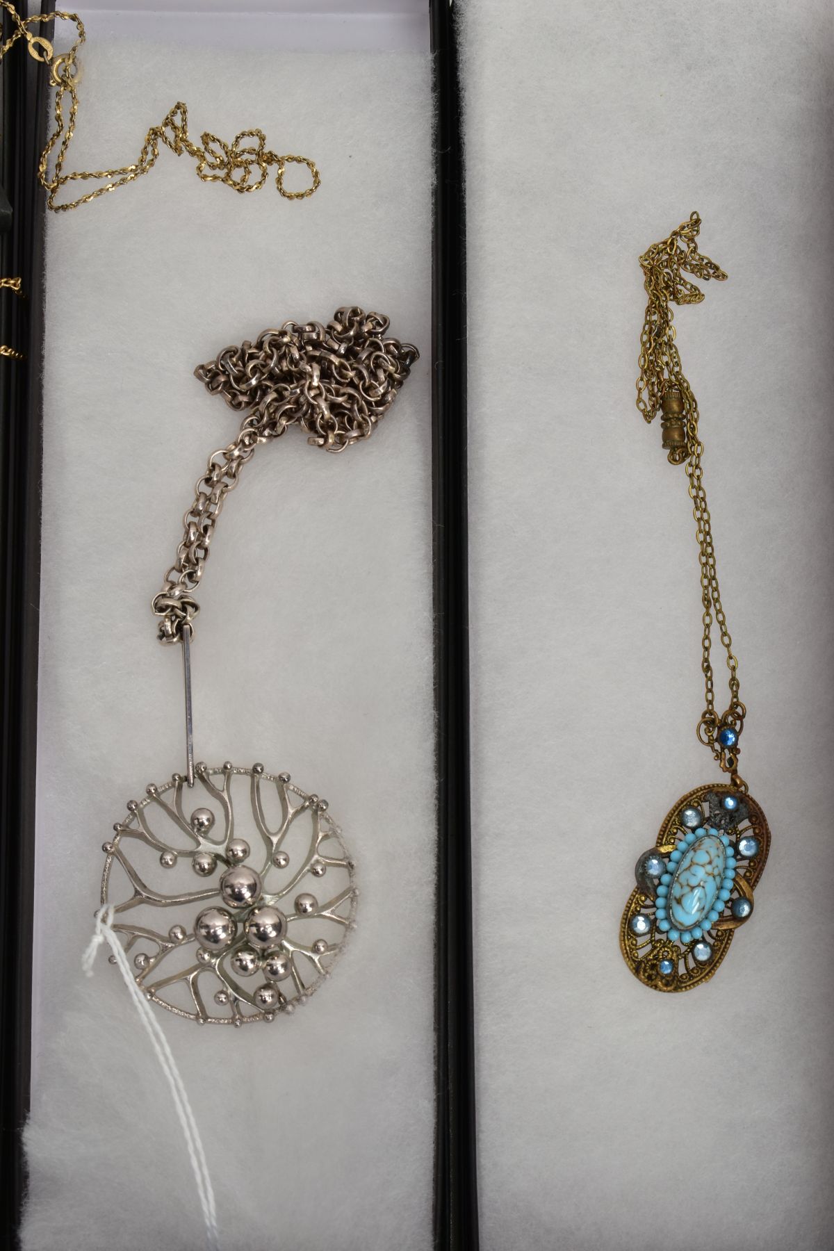 A BOX OF COSTUME JEWELLERY AND LADIES WRISTWATCHES, to include an openwork pendant, hallmarked - Bild 4 aus 8