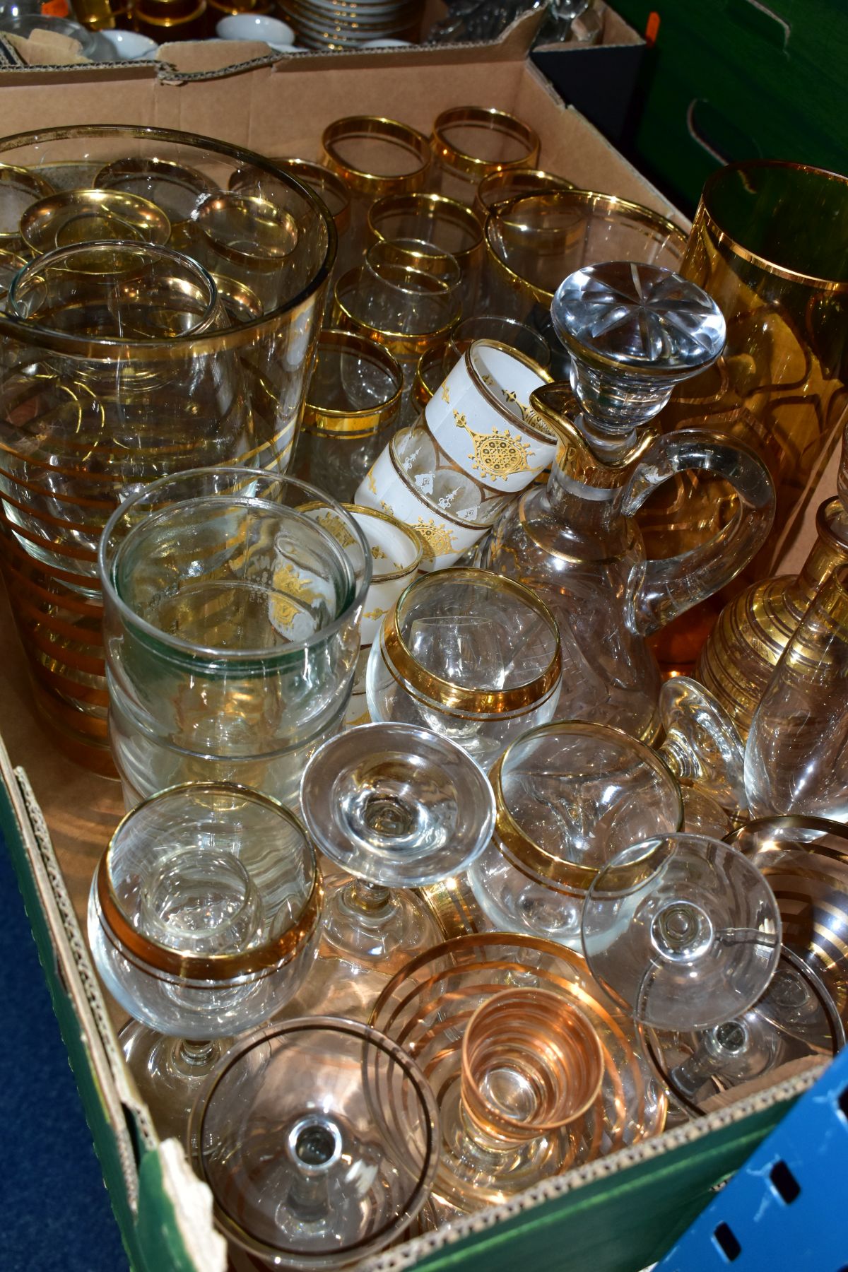 FOUR BOXES AND LOOSE GLASS AND CERAMIC WARES, to include vintage gilt banded drinking glasses, - Image 9 of 13