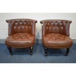 A PAIR OF BUTTONED BROWN LEATHERETTE CHAIRS, on turned ebonised front legs