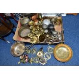 A BOX OF METAL WARES AND LOOSE SUNDRY ITEMS, to include pairs of brass candlesticks, horse