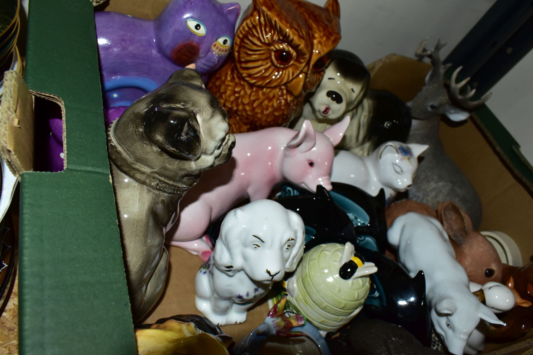 FOUR BOXES AND LOOSE CERAMIC ORNAMENTS AND COLLECTORS PLATES, to include clown on a swing hanging - Image 14 of 15