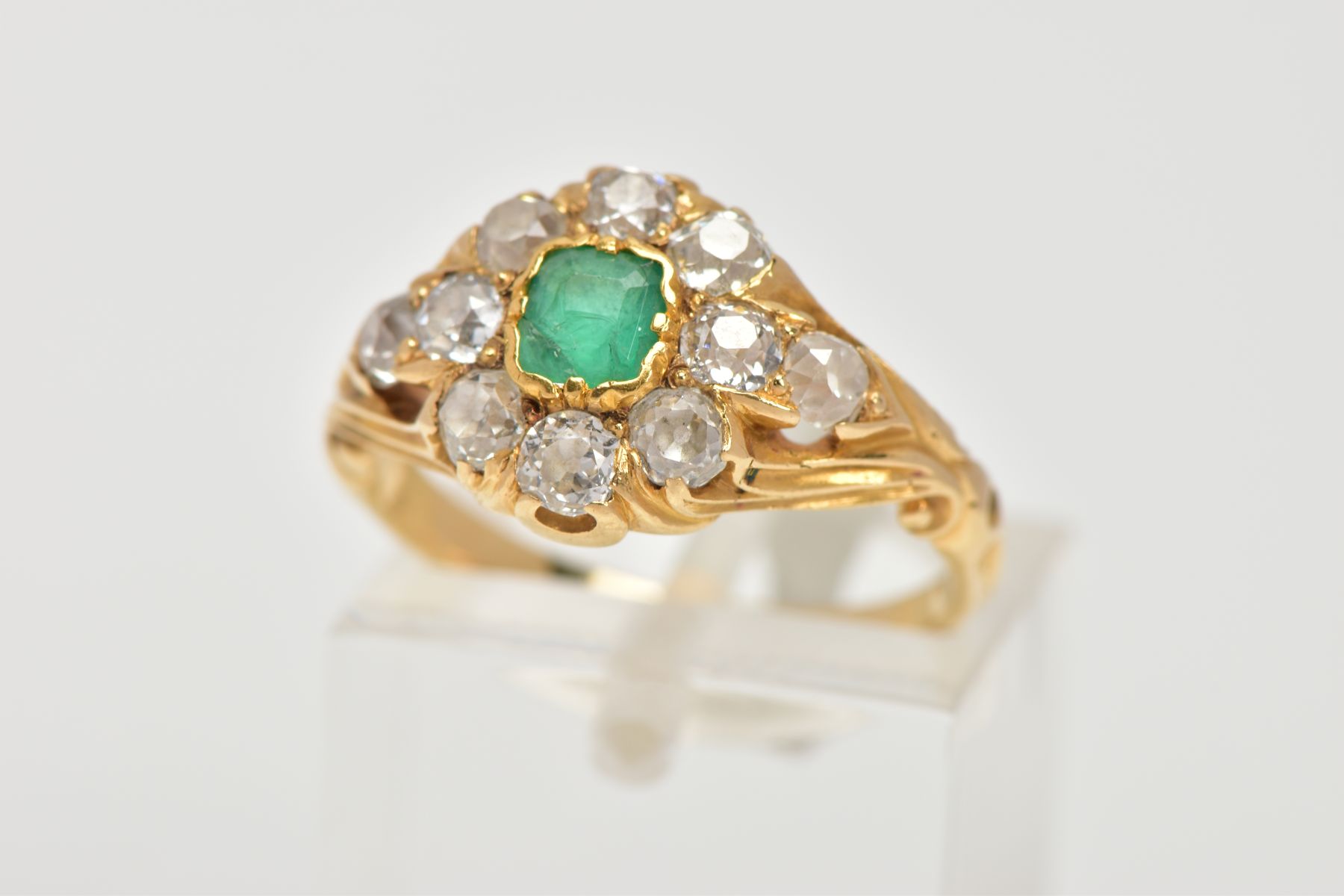 AN EARLY 20TH CENTURY EMERALD AND DIAMOND CLUSTER RING, centring on an AF square cut emerald (