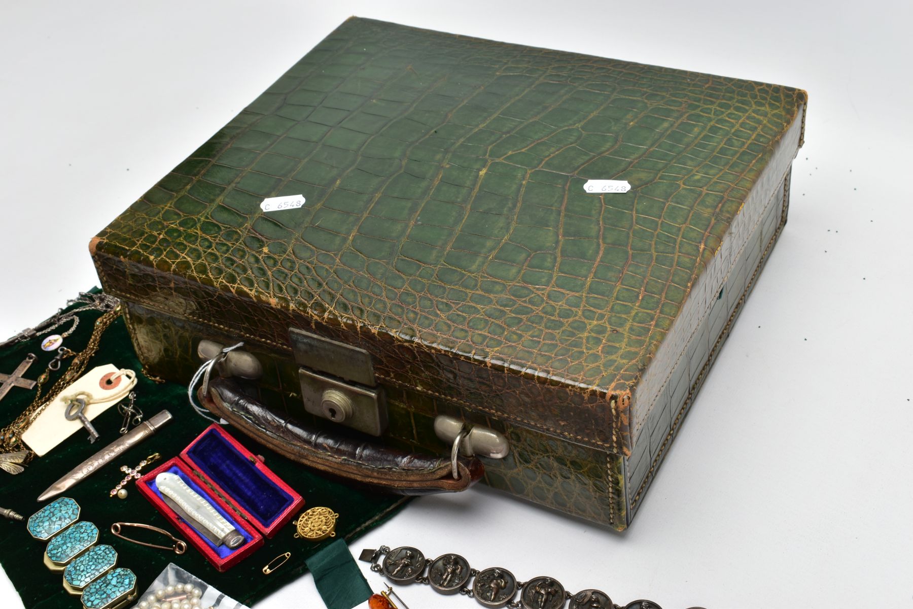 A LEATHER CASE WITH JEWELLERY, green crocodile skin case, with contents to include a gilt silver - Image 8 of 11
