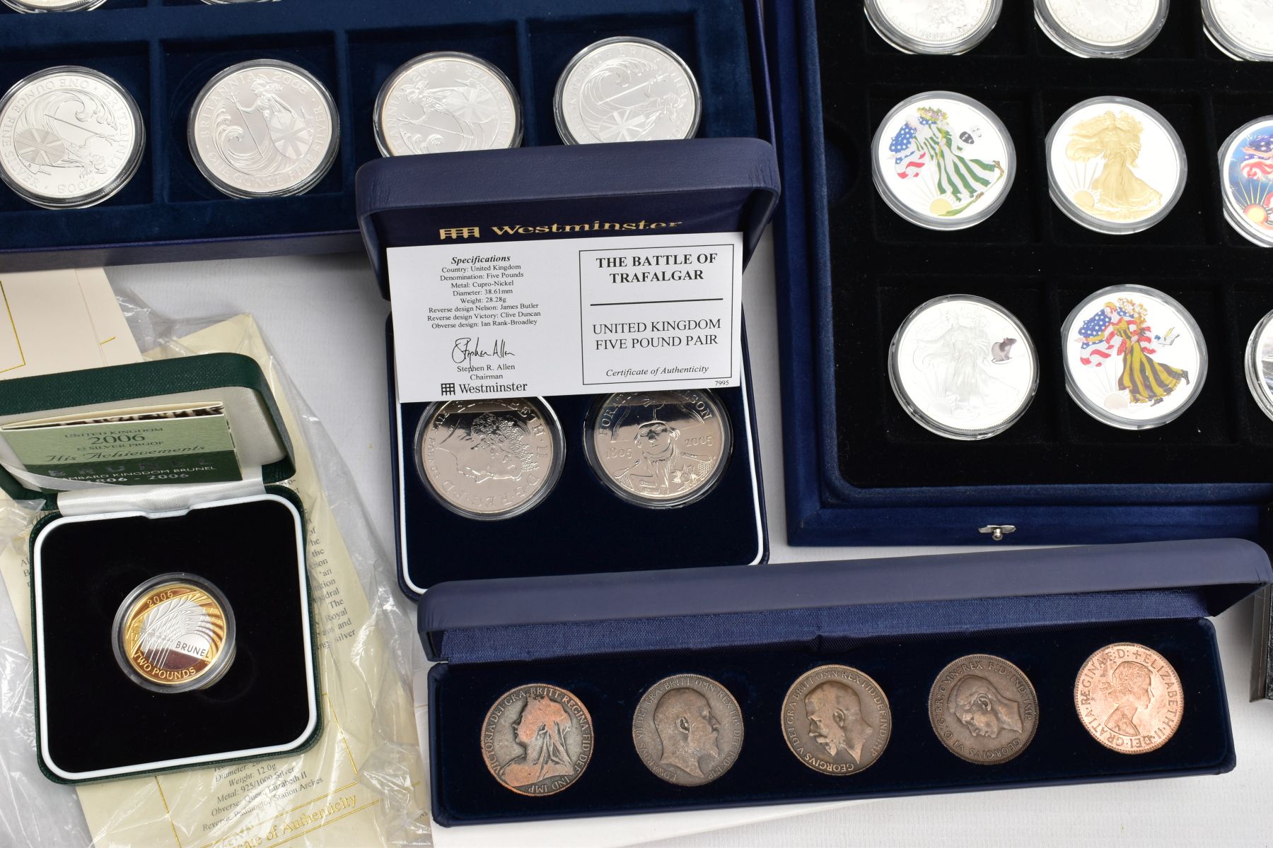 TWO LARGE PLASTIC STORAGE BOXES CONTAINING WORLD COINAGE To include a box of USA coins Morgan - Image 14 of 18