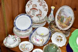 A GROUP OF CERAMIC GIFT AND TEAWARES, to include a Shelley green and gold tea cup and saucer, an