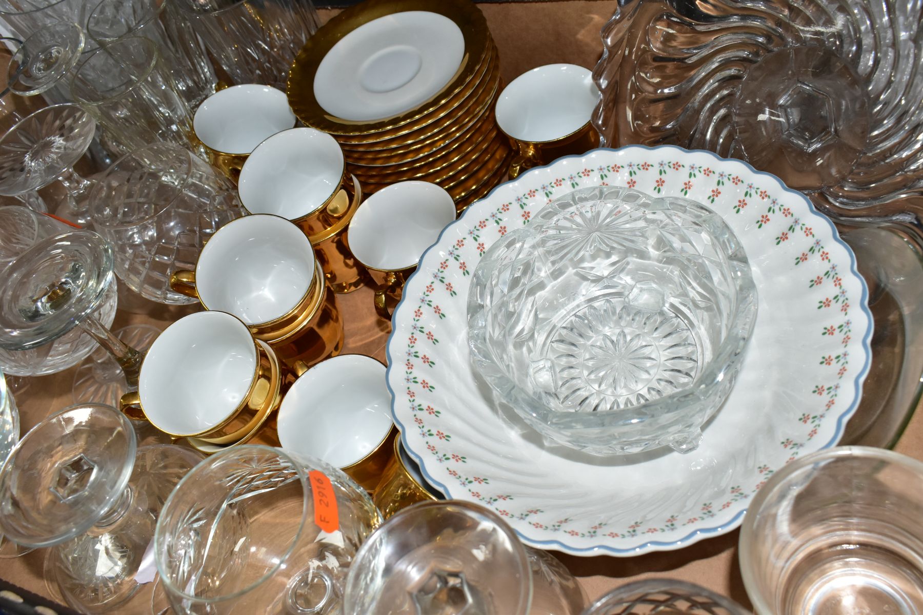 FOUR BOXES AND LOOSE GLASS AND CERAMIC WARES, to include vintage gilt banded drinking glasses, - Image 4 of 13