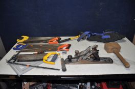 A TRAY CONTAINING CARPENTRY TOOLS including a Stanley No6 plane, a Stanley, No 4 plane, a framing