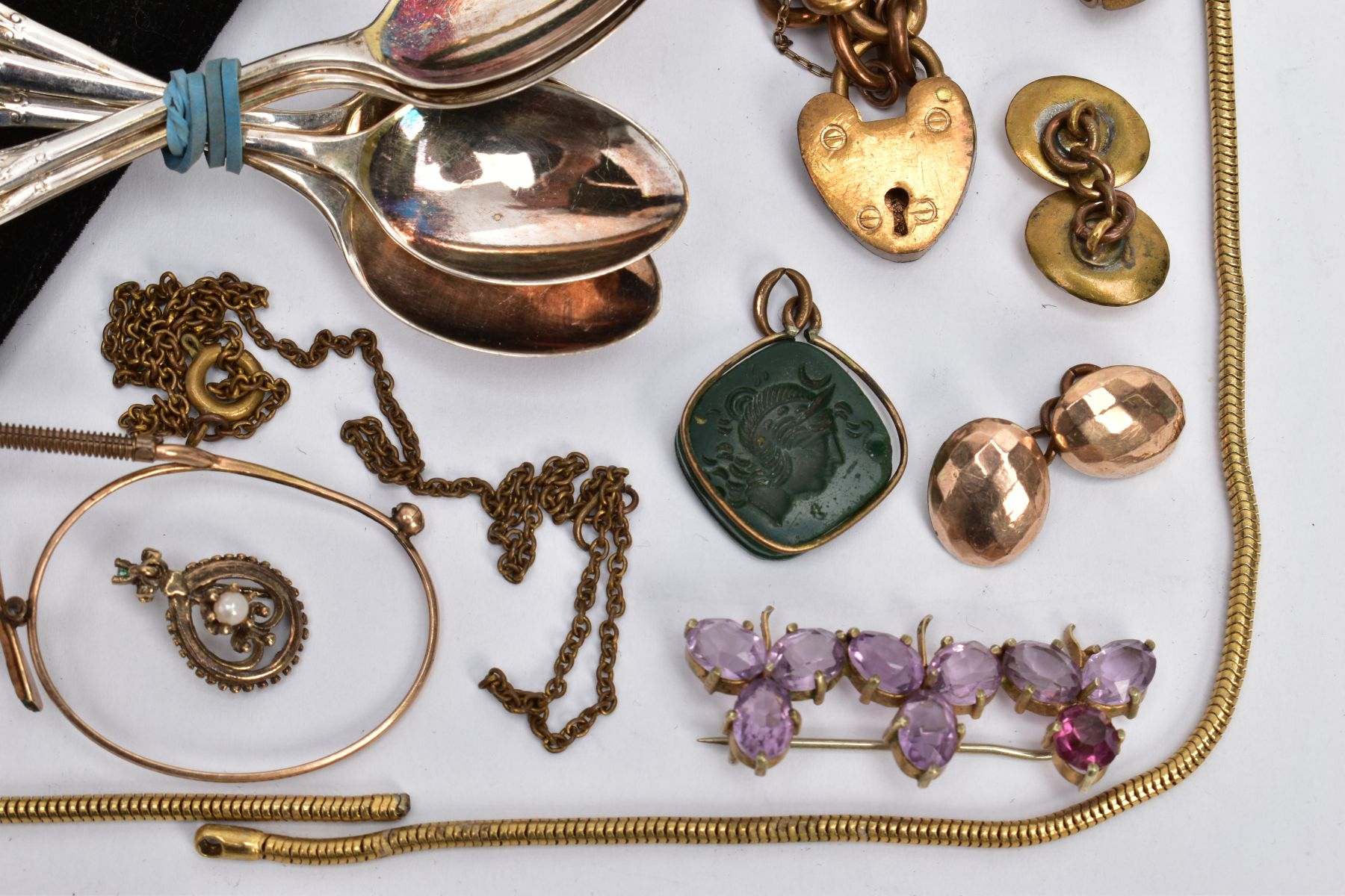 A SELECTION OF ITEMS, to include a ladies open face pocket watch, round white dial with gold - Image 3 of 5