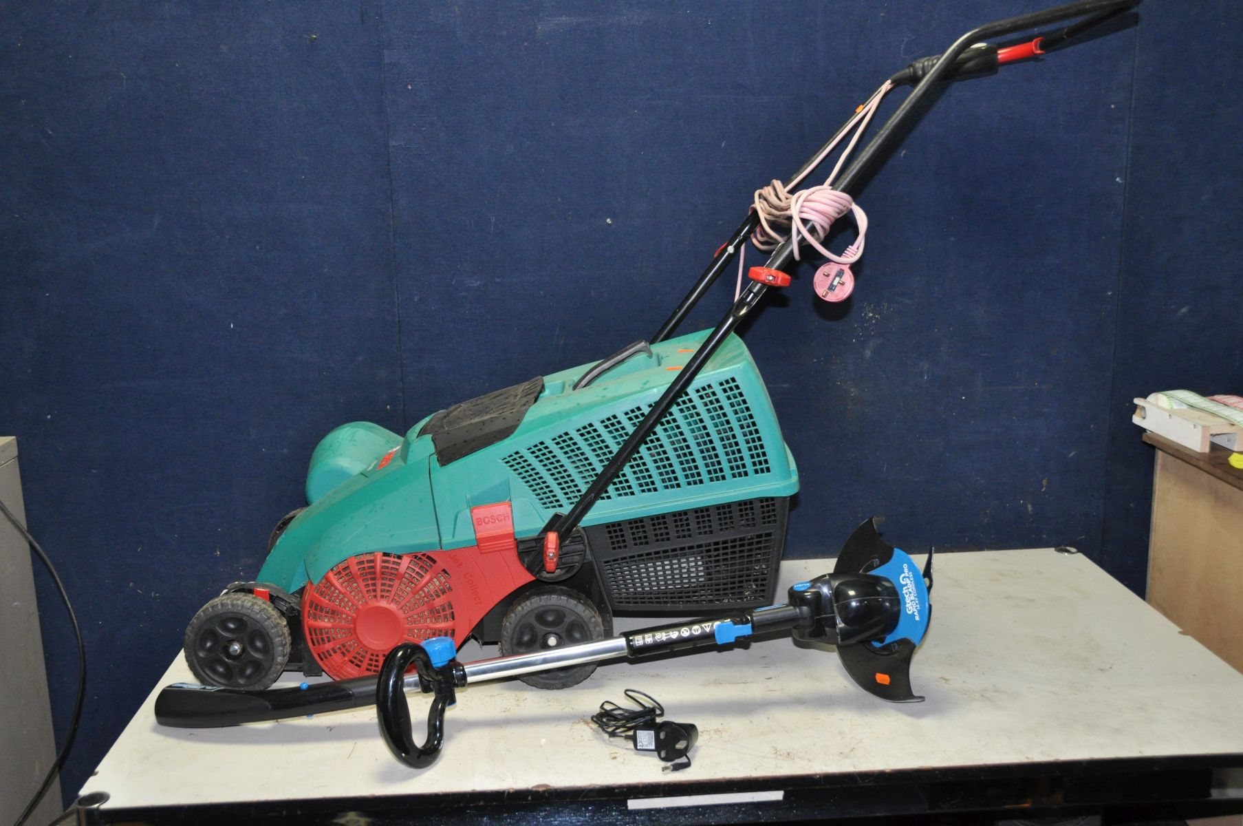 A BOSCH ARL 900 LAWN SCARIFIER, a Bosch Rotak 32 Ergoflex lawn mower (one nut missing from handle)