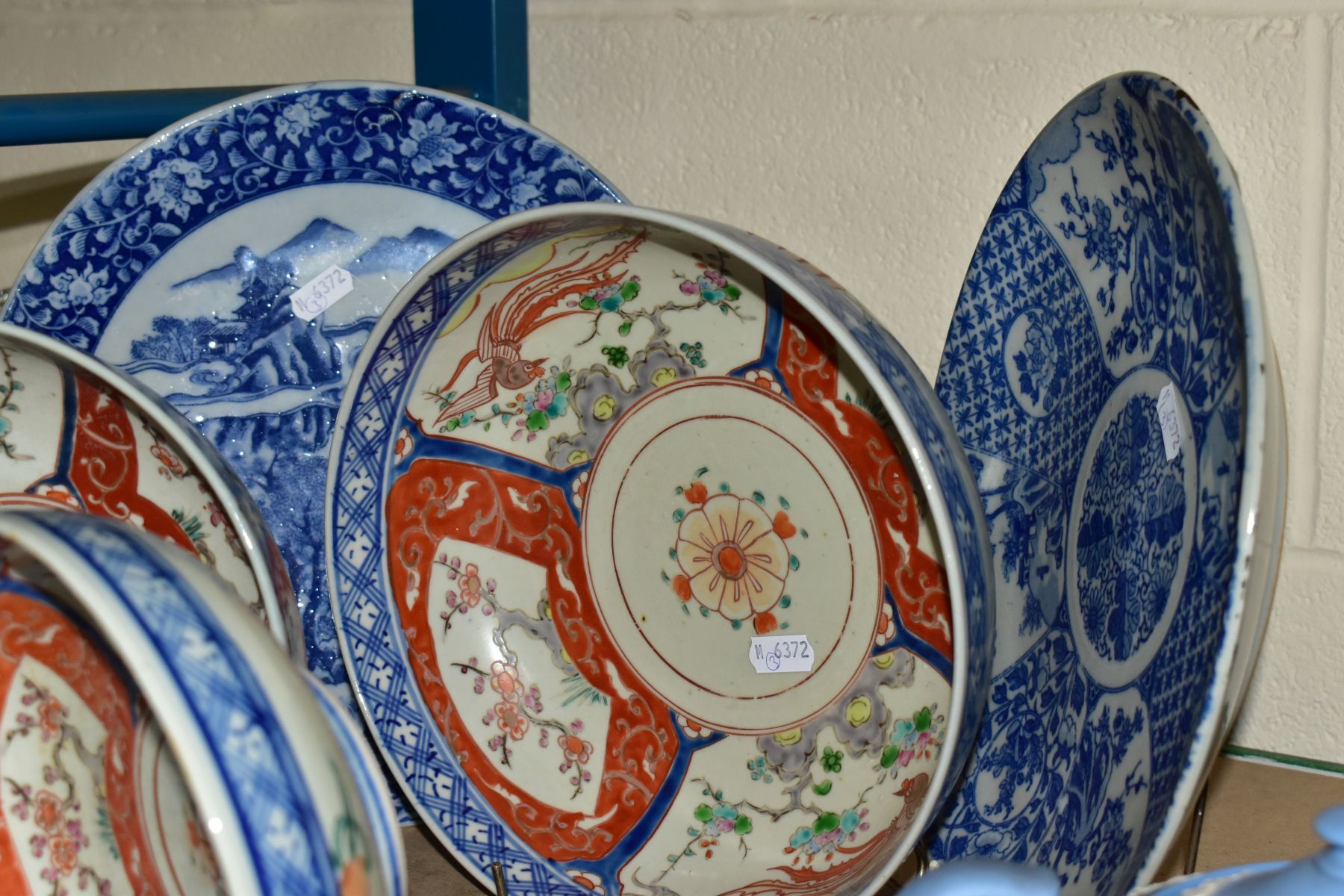 SIXTEEN PIECES OF ORIENTAL CERAMICS, to include three Japanese Imari style bowls marked 'Made in - Image 9 of 10