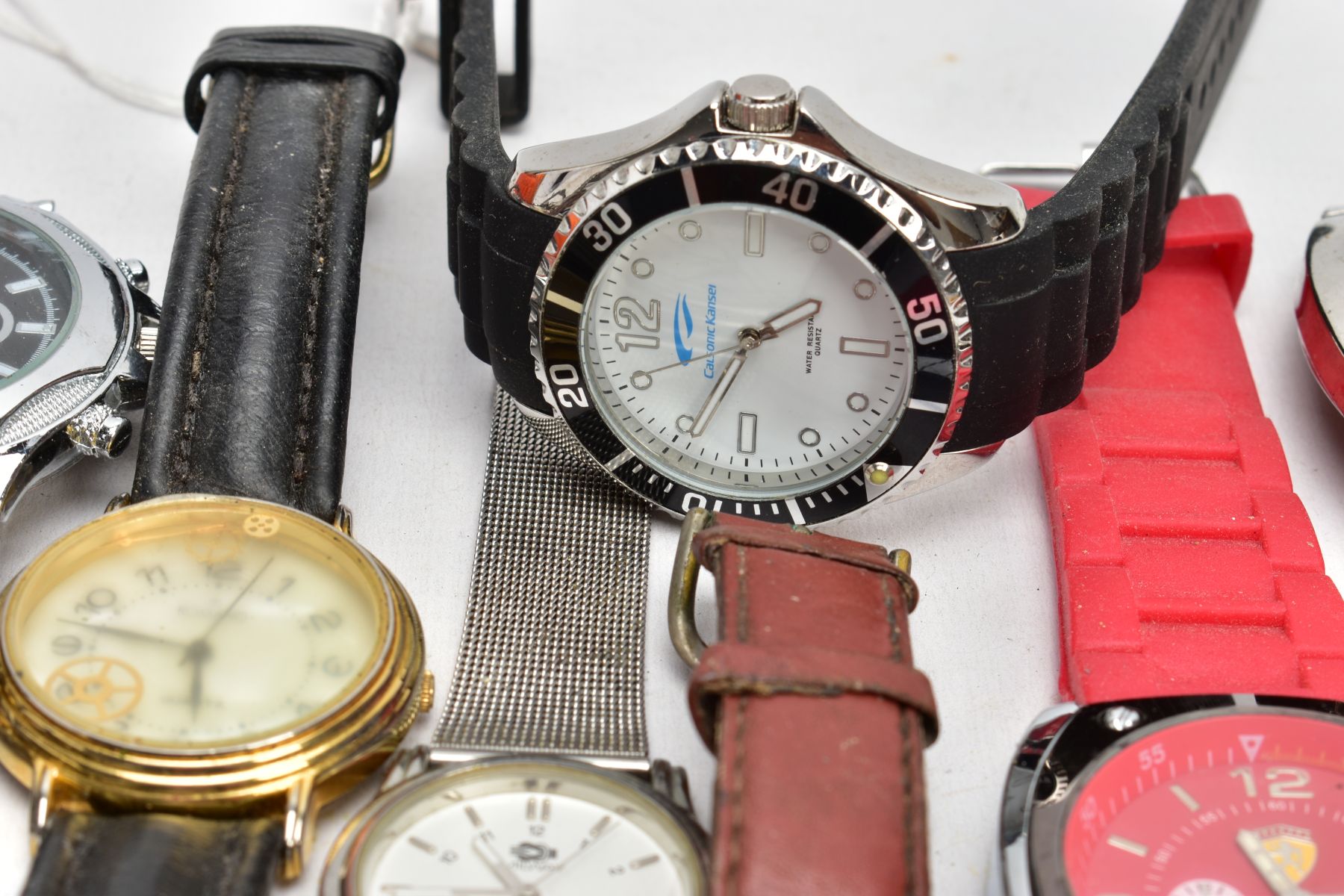 A BAG OF MAINLY GENTLEMEN'S WATCHES, to include chronograph examples and various fashion - Image 6 of 6