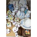 A QUANTITY OF CERAMIC TEA AND GIFTWARES, to include twenty one pieces of Wedgwood 'Petra' part tea
