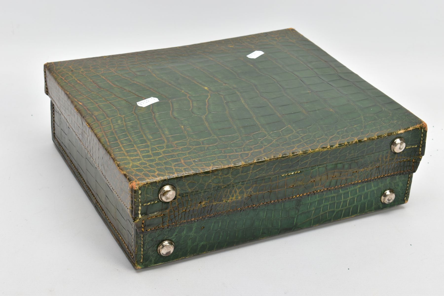 A LEATHER CASE WITH JEWELLERY, green crocodile skin case, with contents to include a gilt silver - Image 10 of 11
