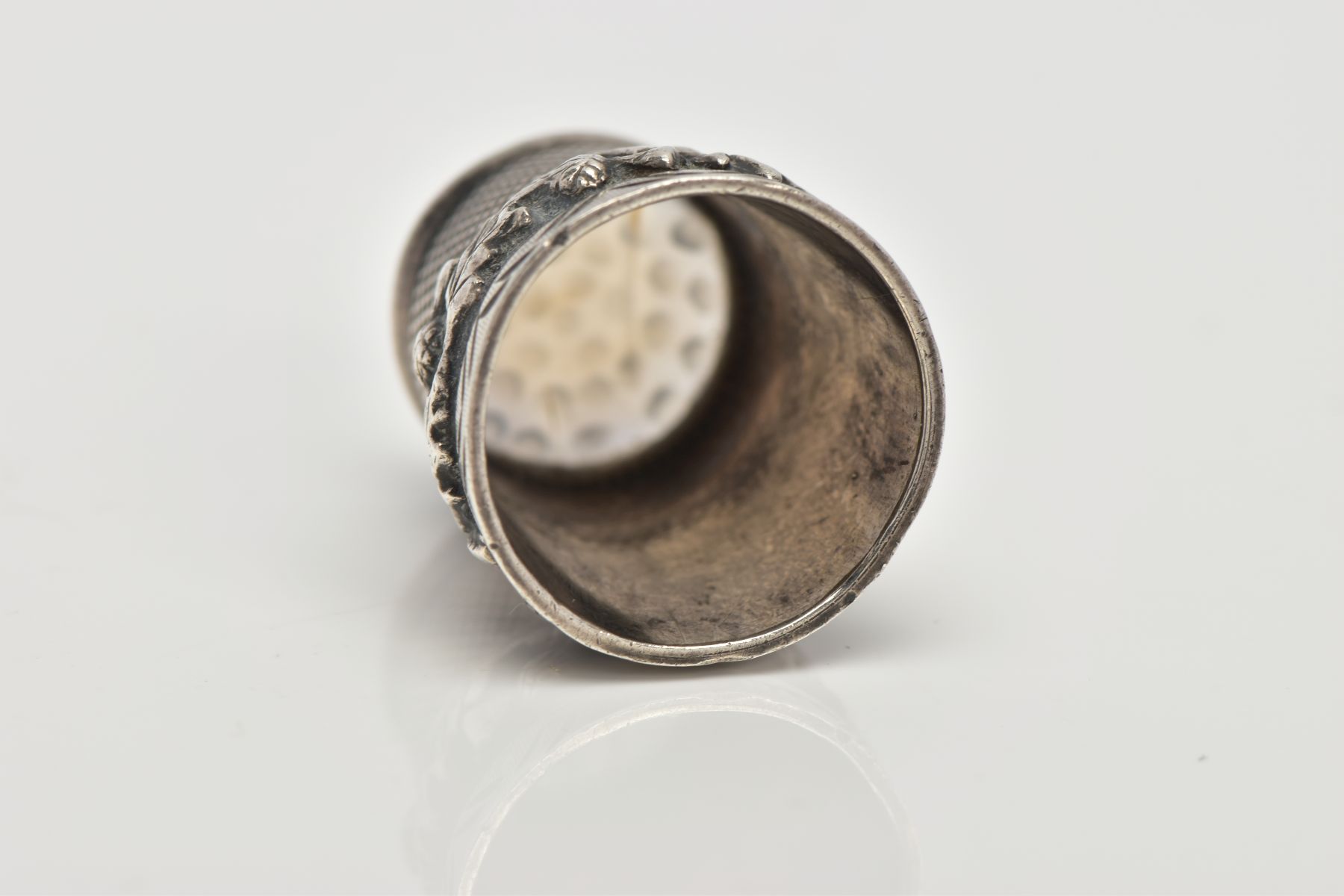 A SILVER THIMBLE, decorated with thistles and set with a possibly chalcedony terminal, hallmarked ' - Image 3 of 4