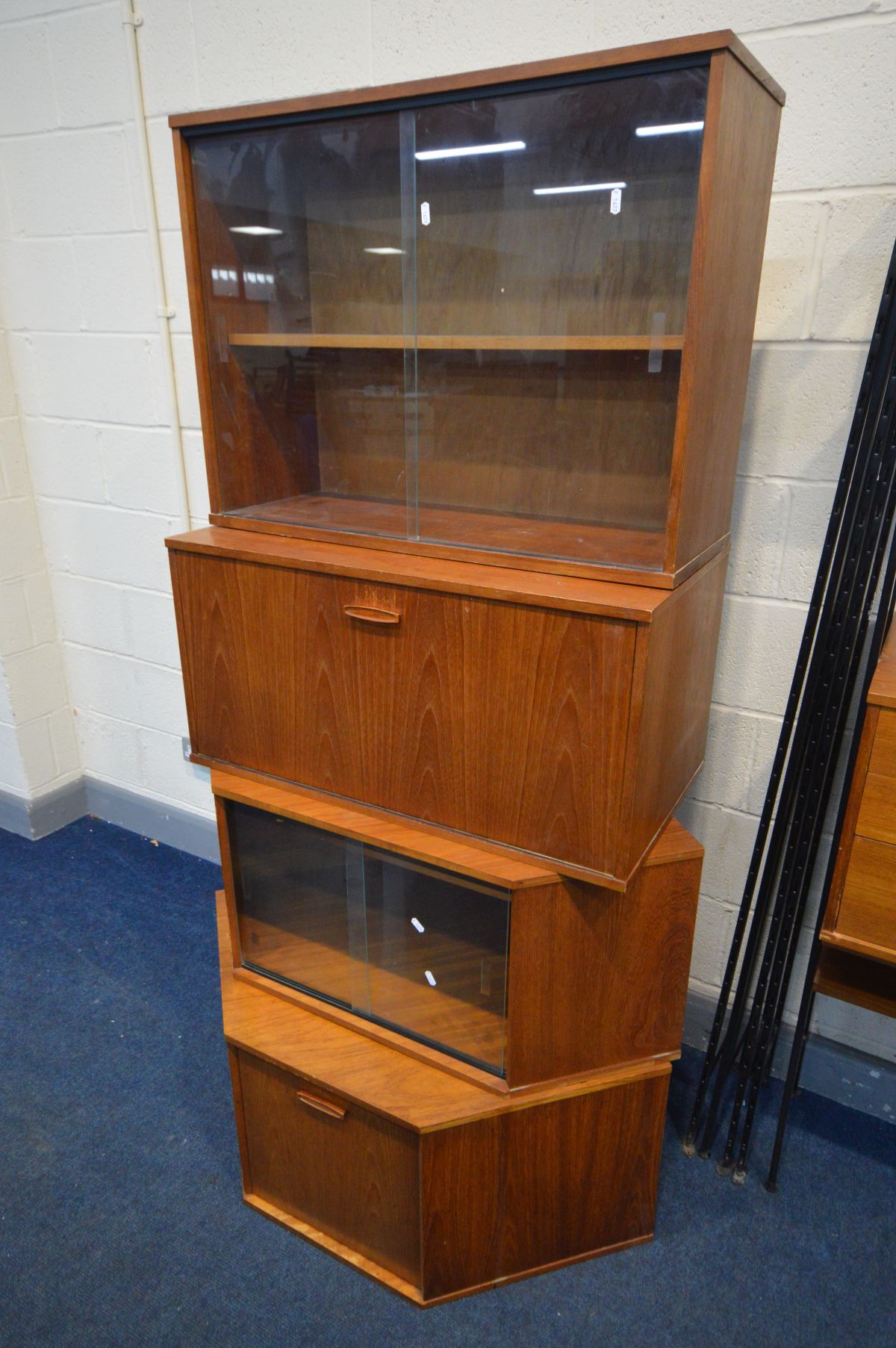 AN AVALON MODULAR TEAK LADDERAX STYLE SHELVING SYSTEM, comprising of six metal uprights, three - Image 3 of 4