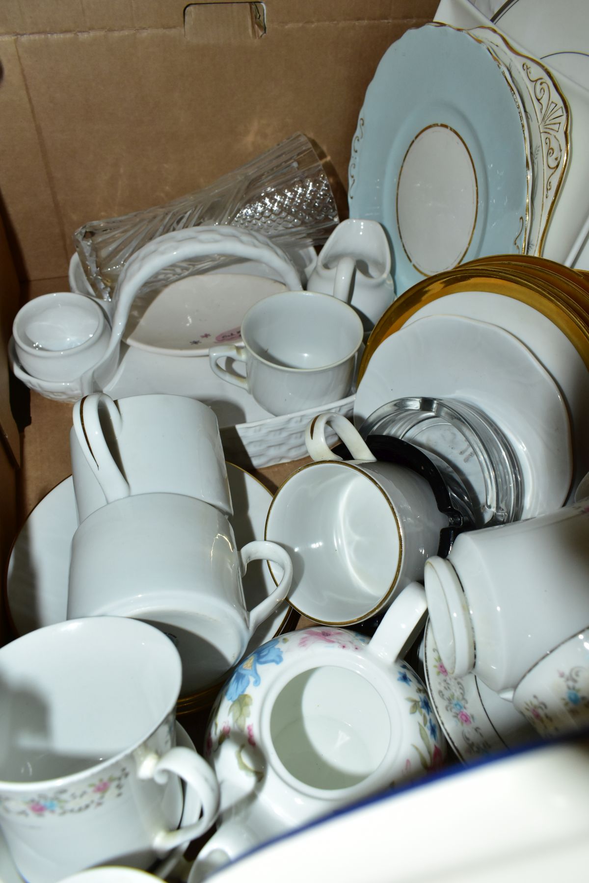 FOUR BOXES AND LOOSE GLASS AND CERAMIC WARES, to include vintage gilt banded drinking glasses, - Image 13 of 13