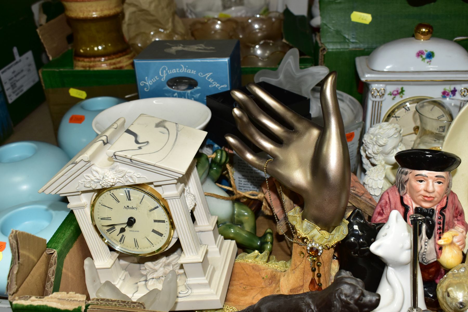 THREE BOXES AND LOOSE CERAMICS, GLASSWARES, ETC, to include an Aynsley Portlandware clock, novelty - Image 5 of 9