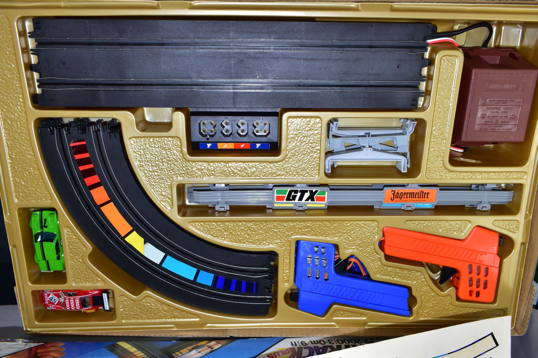 A BOXED MATCHBOX POWERTRACK PLUS ELECTRIC RACING SET, No PP-2000, contents not checked but appears - Image 5 of 6