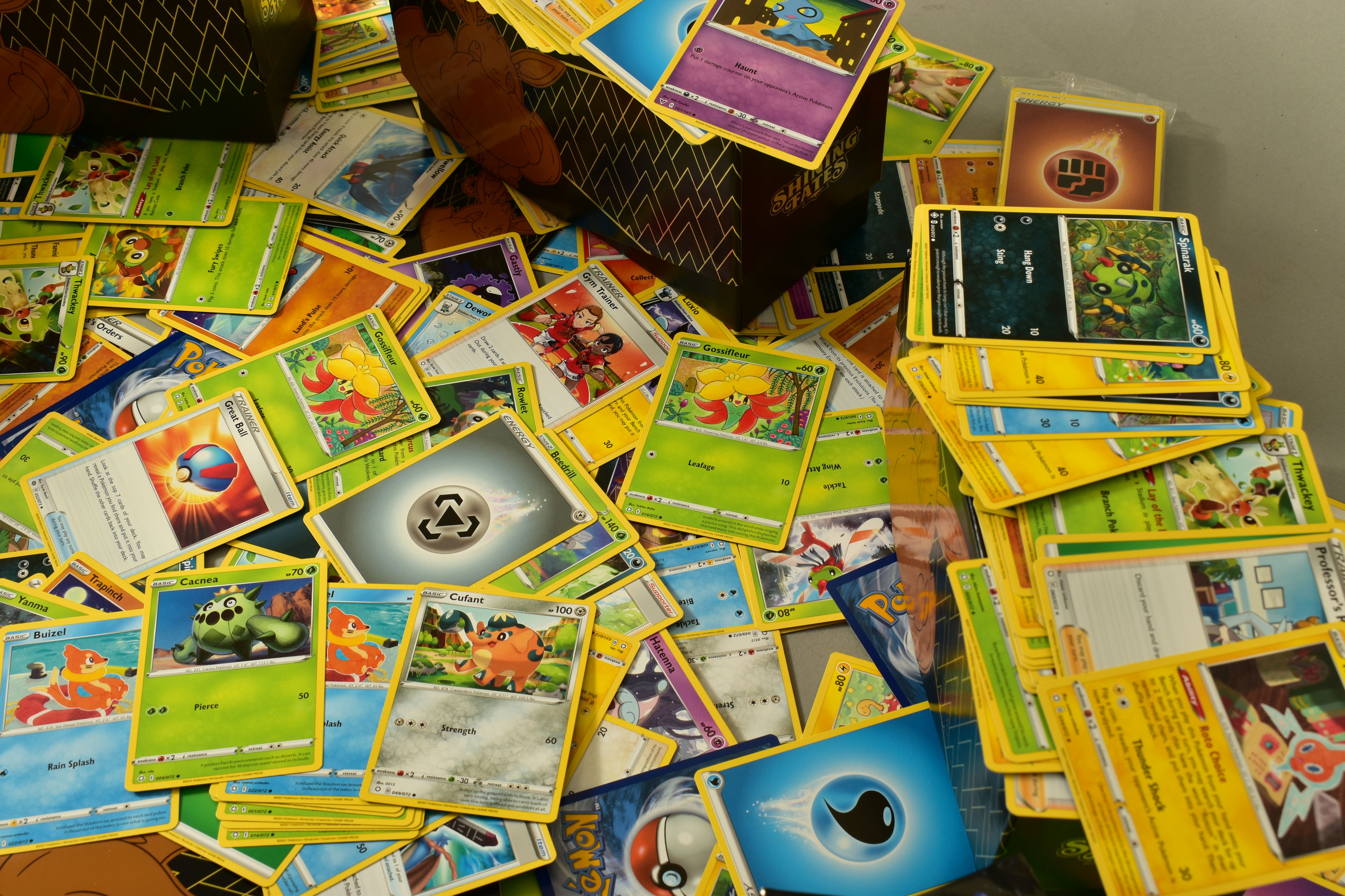 AN ASSORTMENT OF OVER TWO THOUSAND POKEMON CARDS, to include 8 copies of the Shining Fates Player - Image 6 of 7