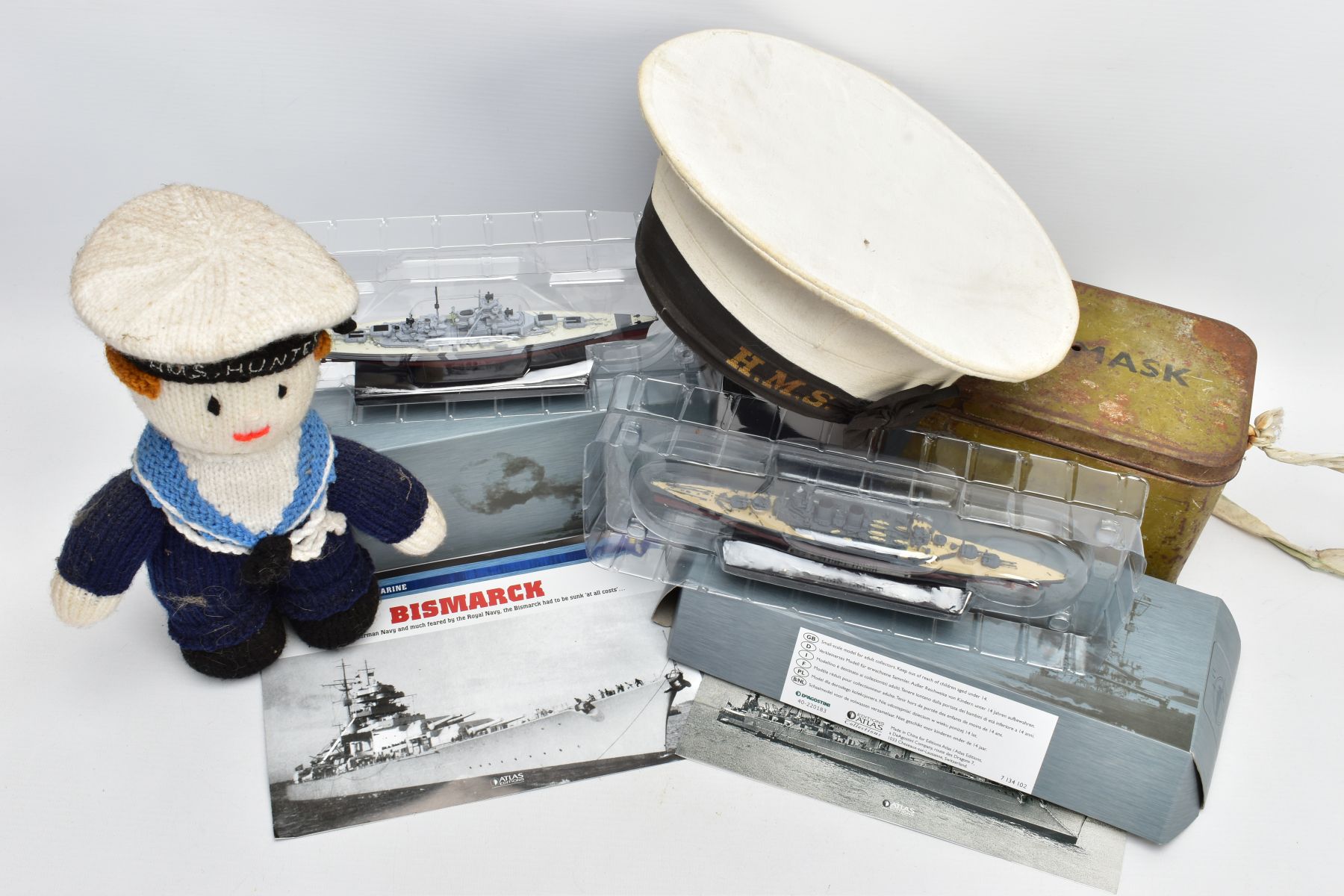 A BOX CONTAINING VARIOUS MILITARY ITEMS (NAVAL INTEREST), to include two De-agostini scale models of - Image 2 of 5