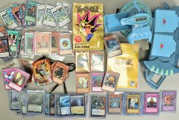 AN ASSORTMENT OF APPROXIMATELY FOUR HUNDRED YU-GI-OH AND MAGIC GATHERING TRADING CARDS,