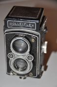 A ROLLEIFLEX TLR CAMERA Serial No 1008942 fitted with 75mm f3.5 Tessar lenses