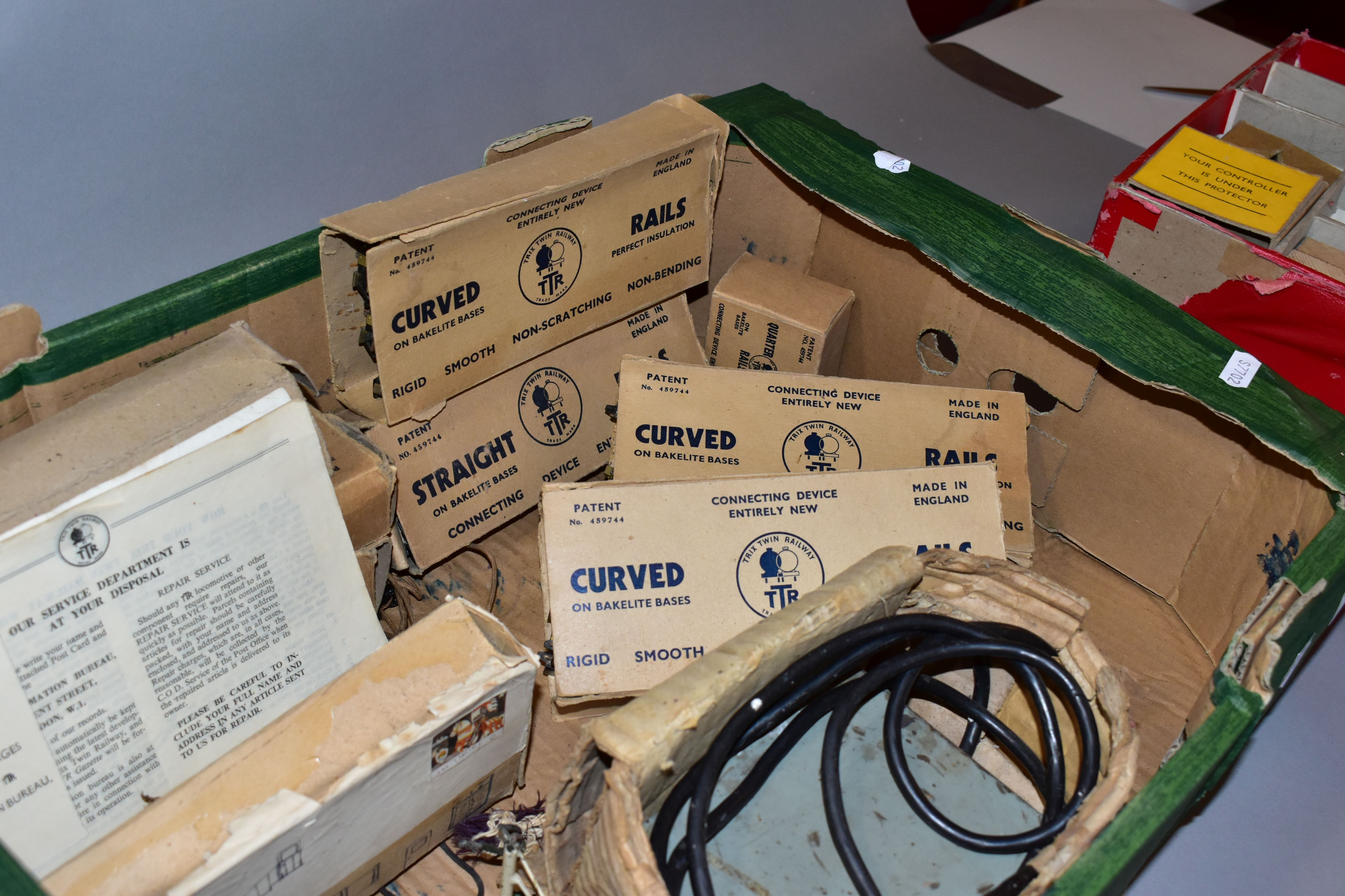 A QUANTITY OF BOXED AND UNBOXED ASSORTED TRIX TWIN MODEL RAILWAY ITEMS, to include freelance 0-4-0 - Image 2 of 4