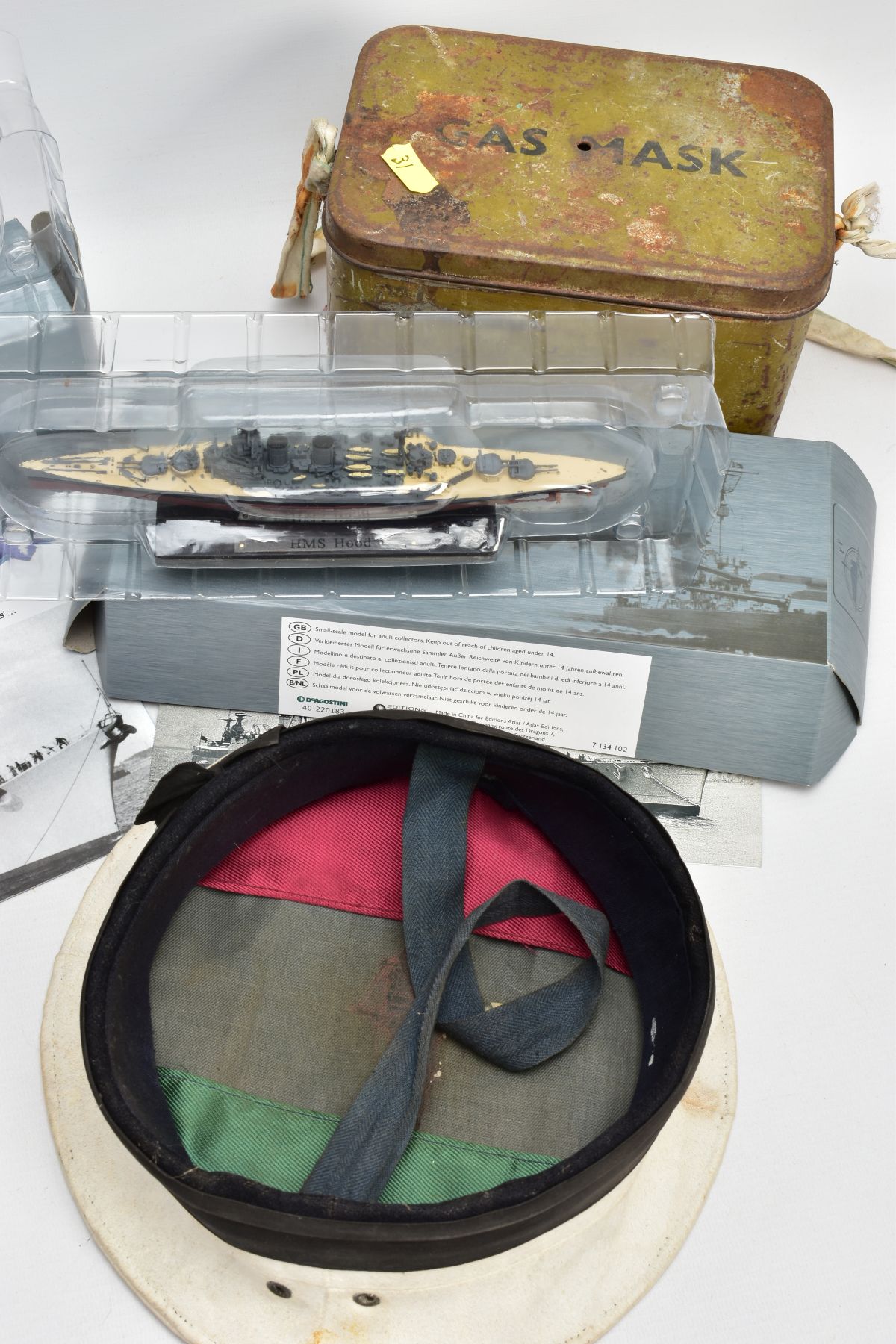 A BOX CONTAINING VARIOUS MILITARY ITEMS (NAVAL INTEREST), to include two De-agostini scale models of - Image 3 of 5