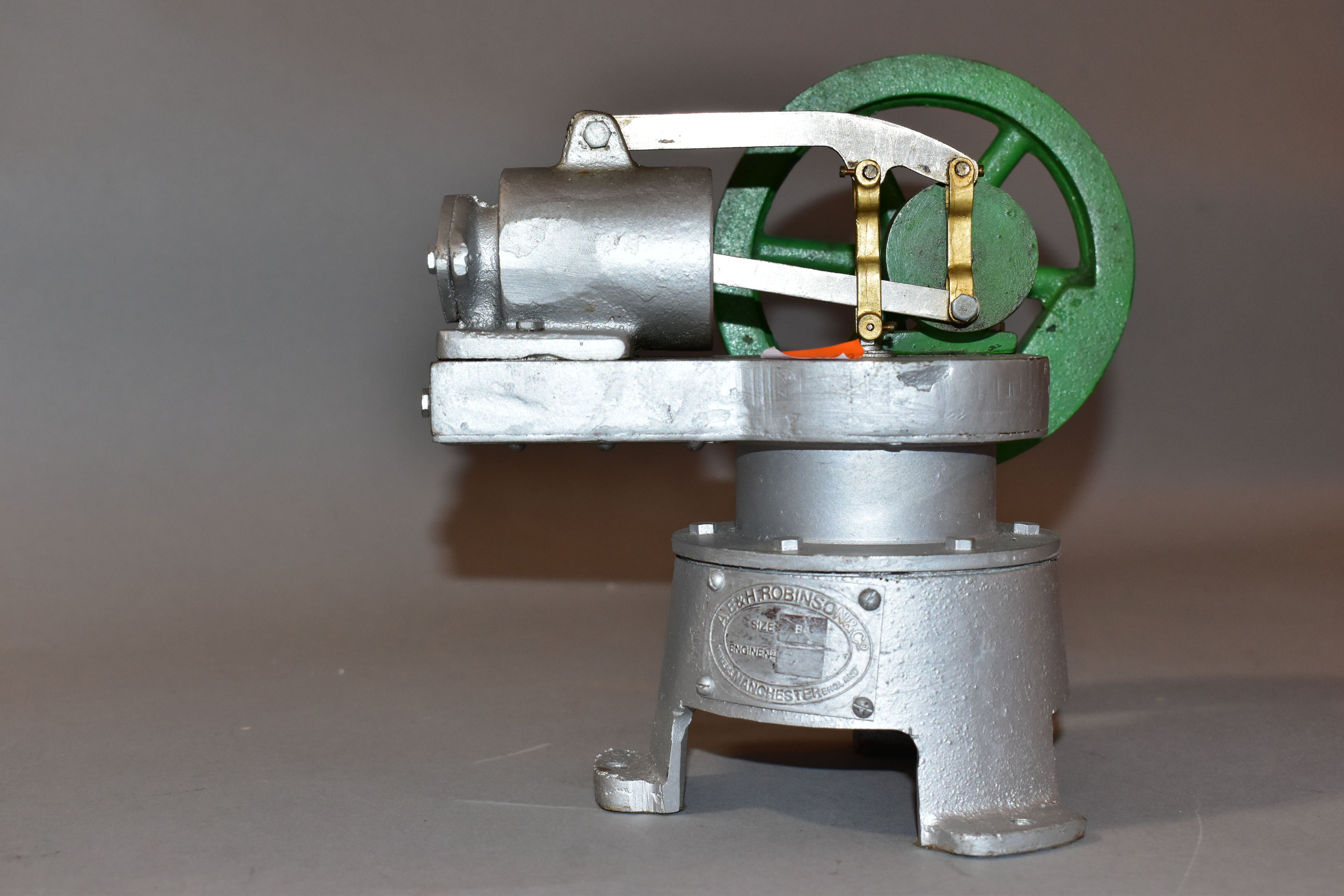 A WORKING MODEL OF AN A E & H. ROBINSON & CO. HOT AIR ENGINE, size B4, not tested, horizontal single - Image 2 of 5