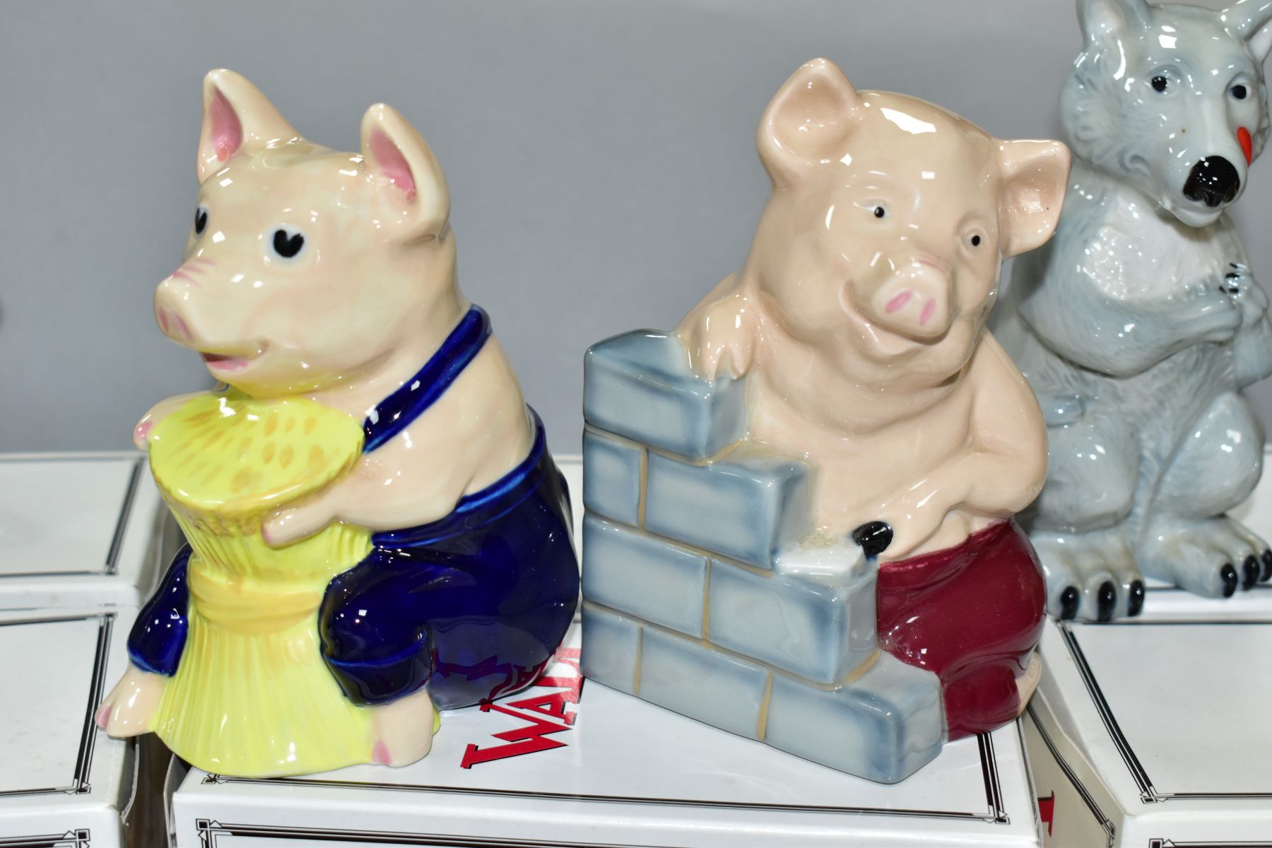 FOUR BOXED WADE MEMBERSHIP FIGURES 1995 FROM BIG BAD WOLF AND THREE LITTLE PIGS, comprising Big - Image 4 of 4