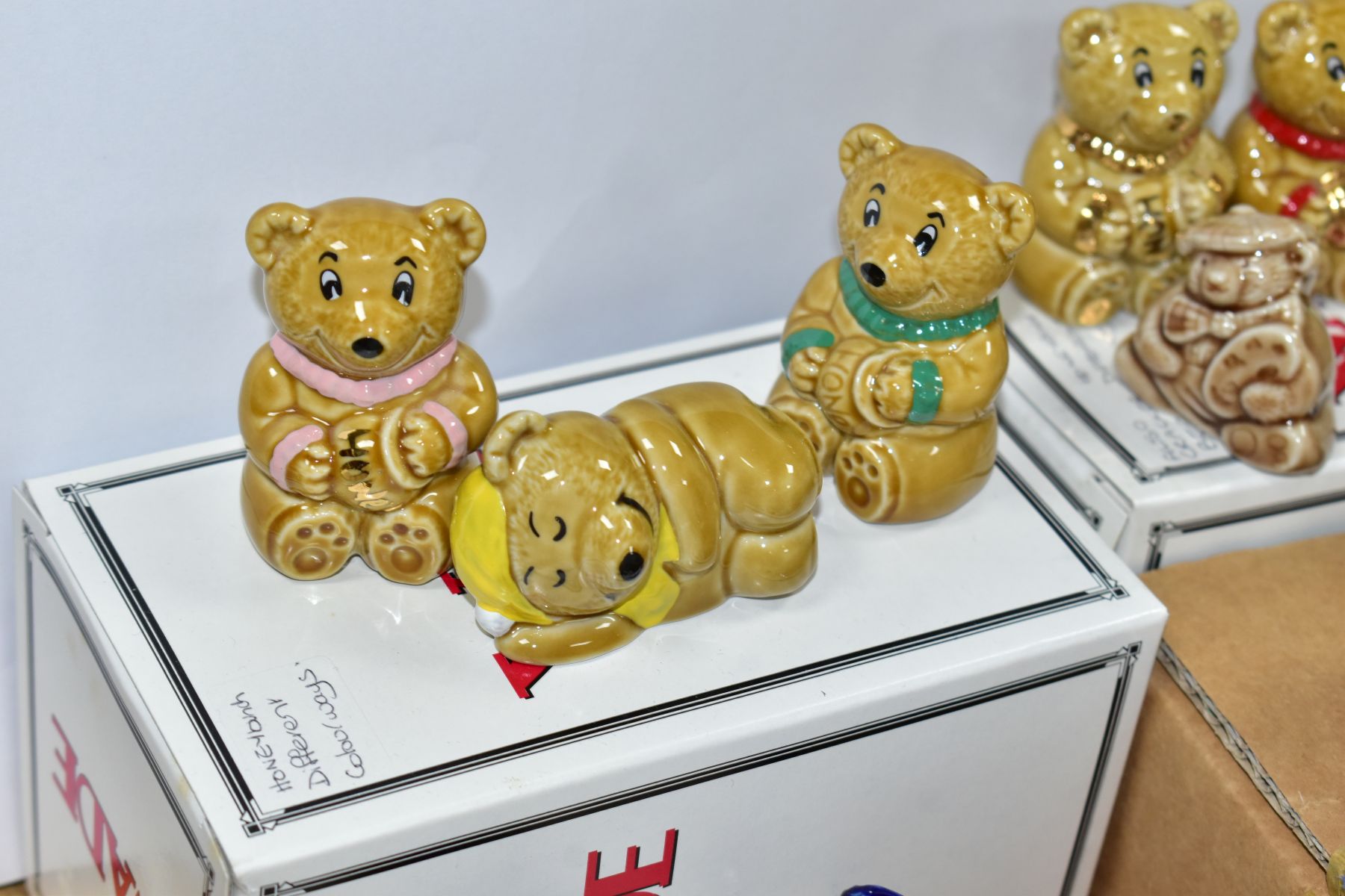 VARIOUS WADE COLLECTABLES, comprising boxed Christmas Teddy 1997 (written label on box), two boxed - Image 4 of 10